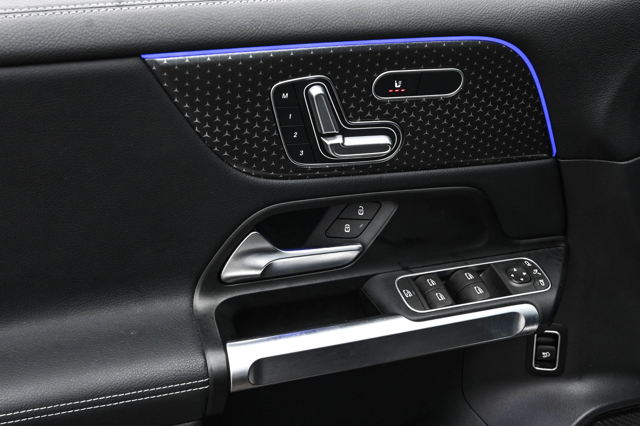 Mercedes-Benz EQB300  2024