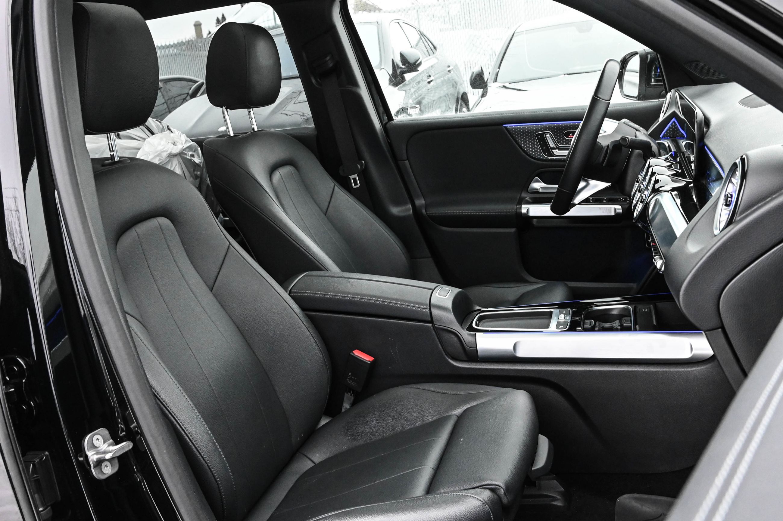 Mercedes-Benz EQB300  2024