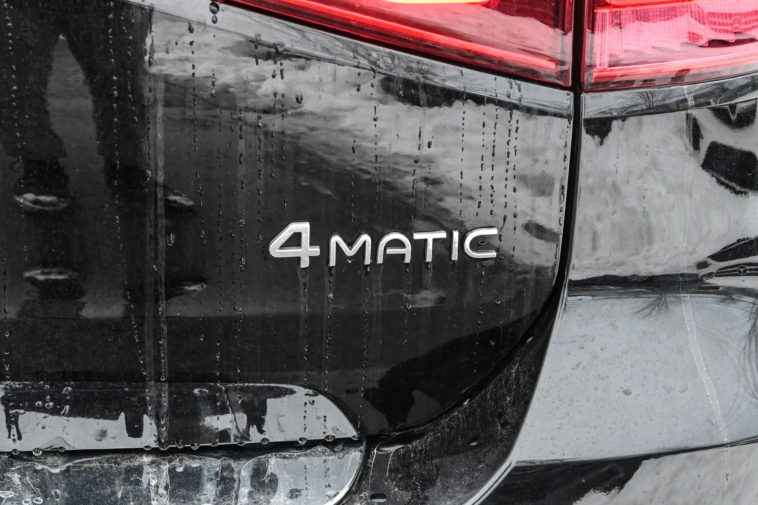 Mercedes-Benz EQB300  2024