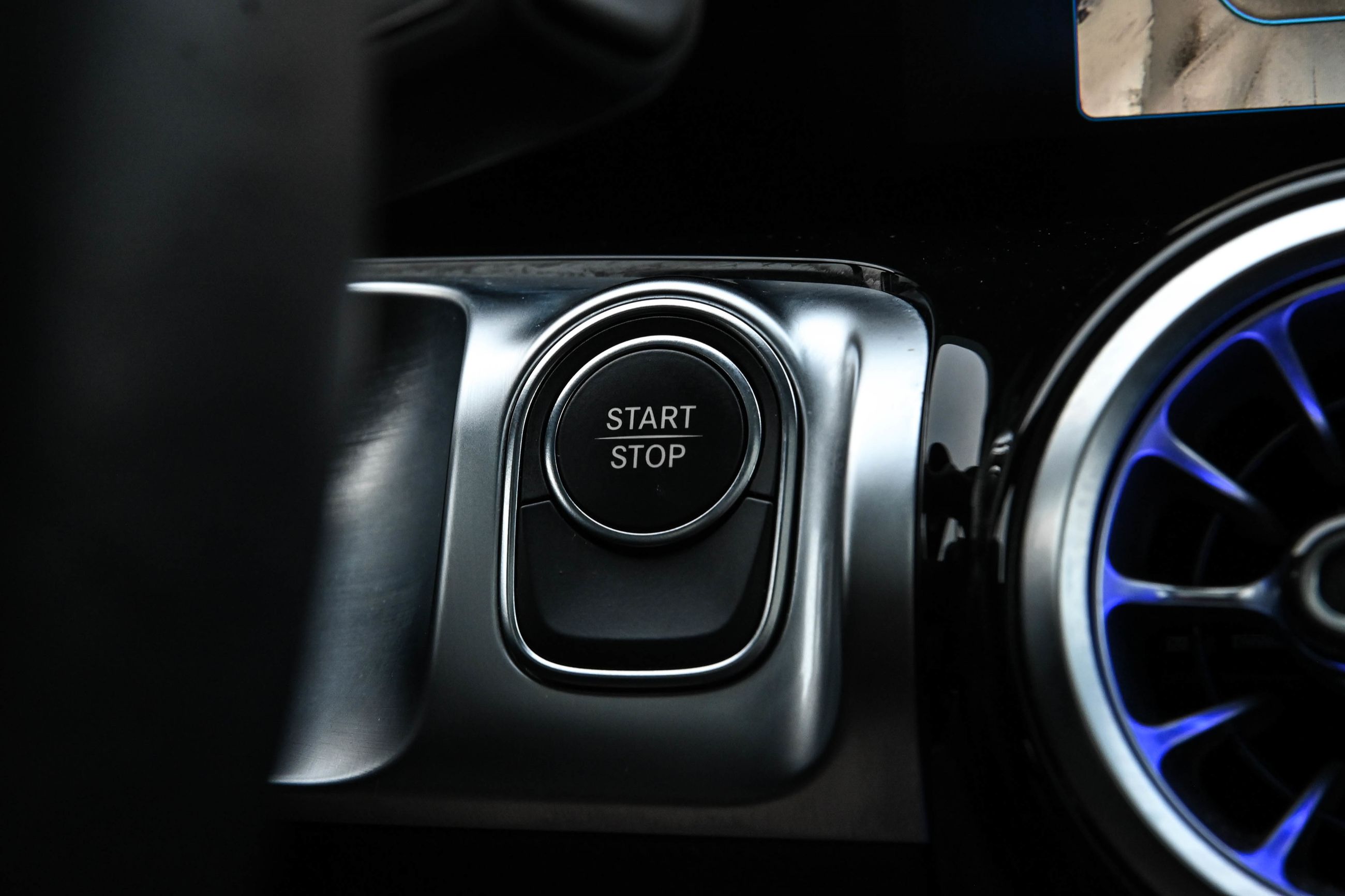 Mercedes-Benz EQB300  2024