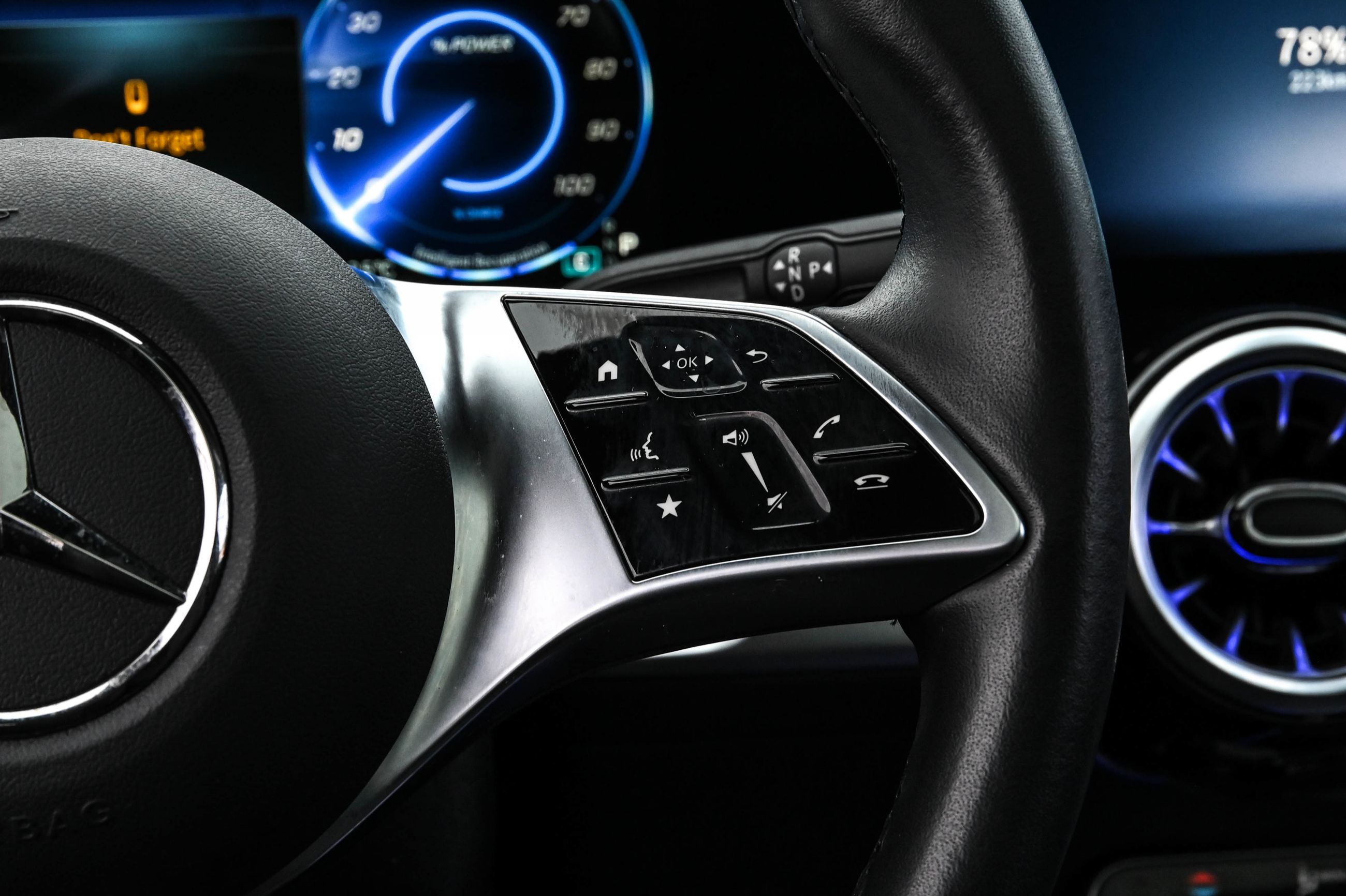 Mercedes-Benz EQB300  2024