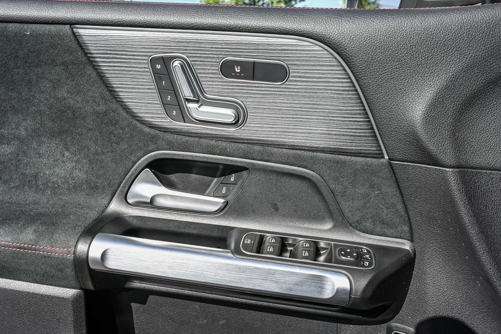 Mercedes-Benz EQB350  2023