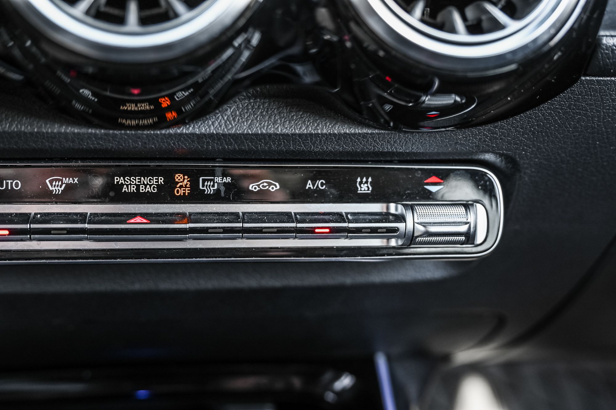 Mercedes-Benz EQB350  2023