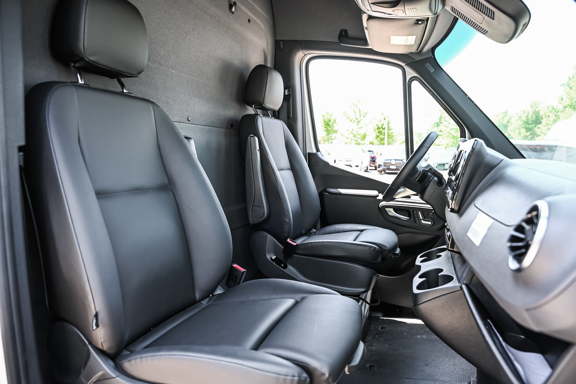 2024 Mercedes-Benz ESprinter Cargo Van in Dollard-des-Ormeaux, Quebec