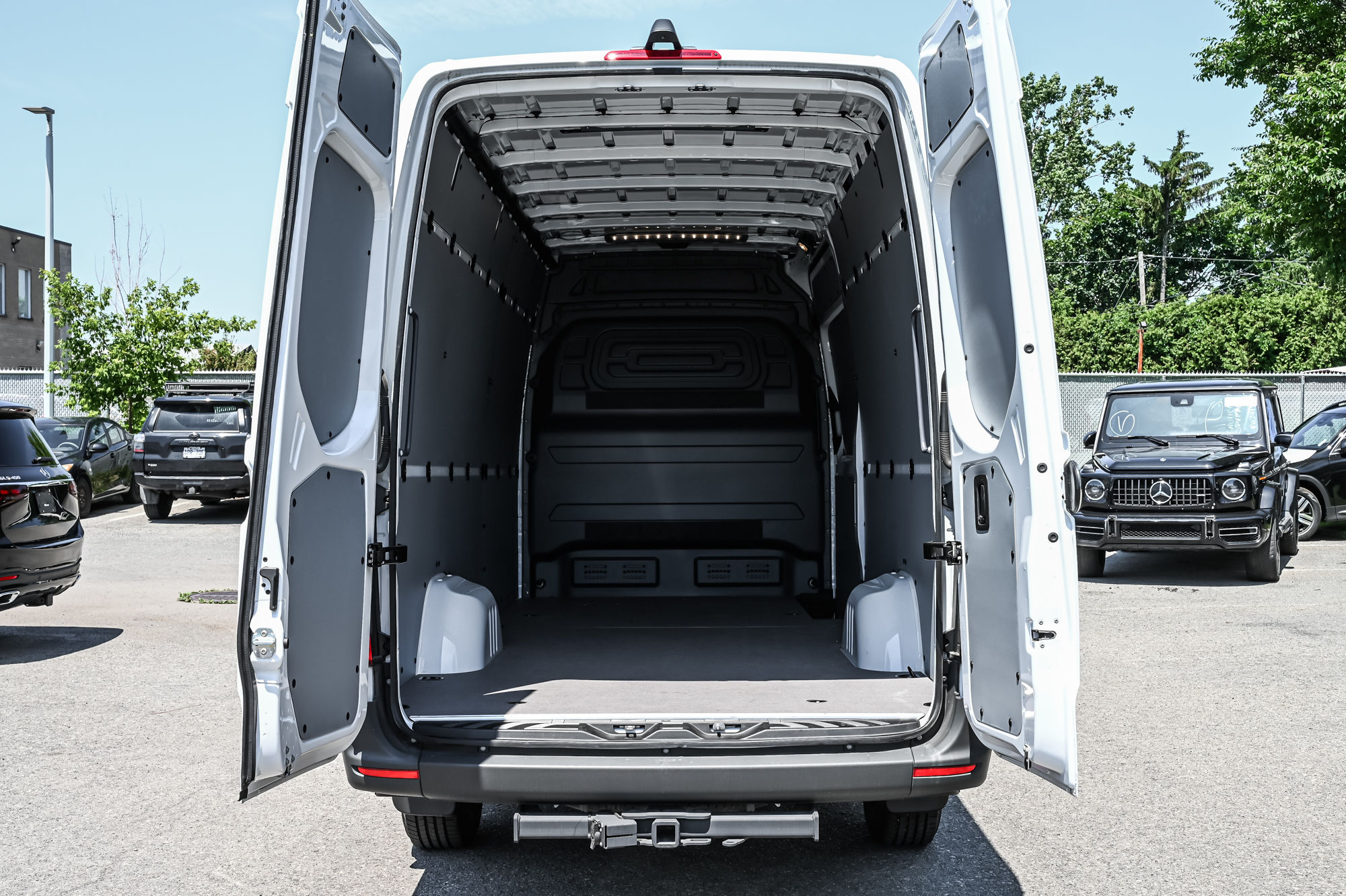 2024 Mercedes-Benz ESprinter Cargo Van in Dollard-des-Ormeaux, Quebec