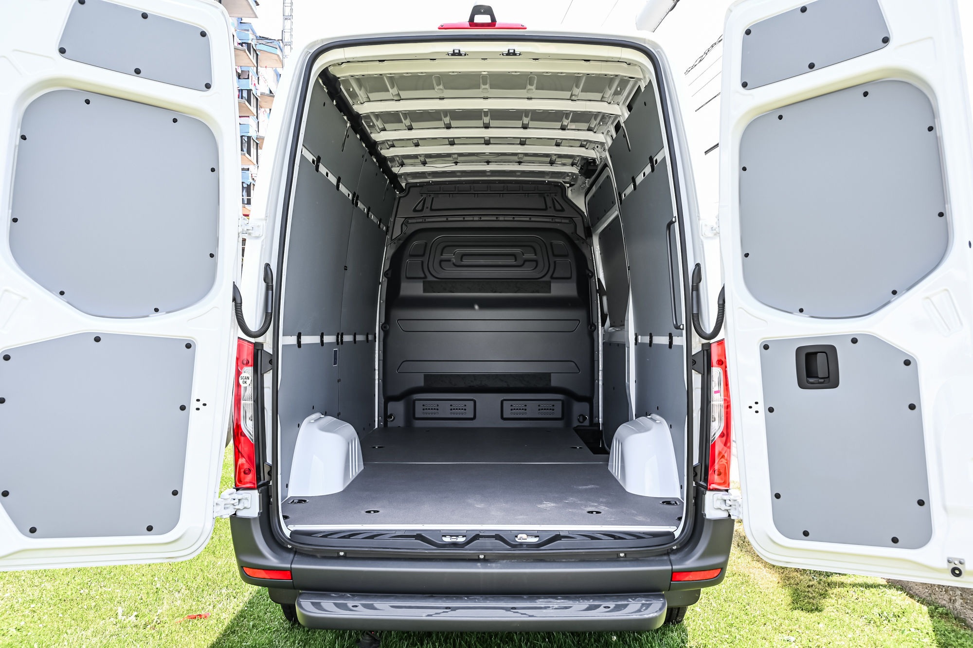 Mercedes-Benz ESprinter  2025 à Dollard-des-Ormeaux, Québec