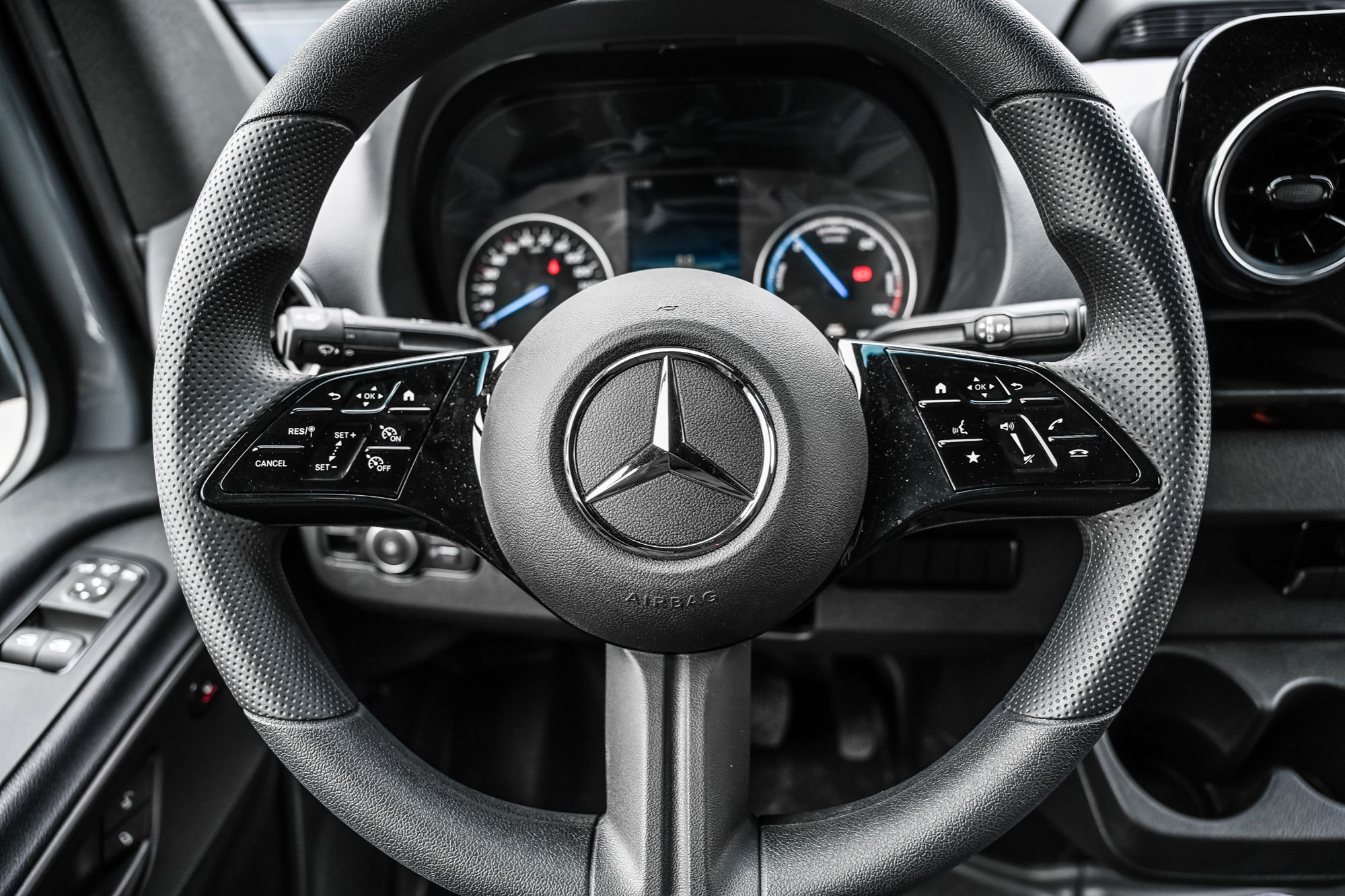 2025 Mercedes-Benz eSprinter Cargo Van in Dollard-des-Ormeaux, Quebec