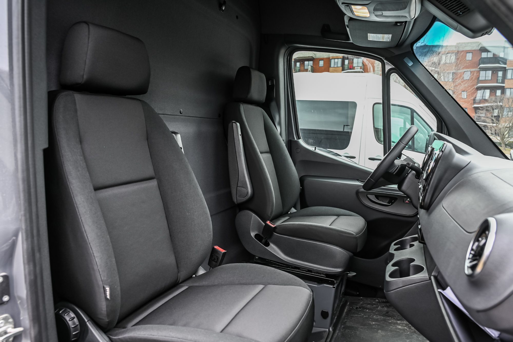 2025 Mercedes-Benz eSprinter Cargo Van in Dollard-des-Ormeaux, Quebec
