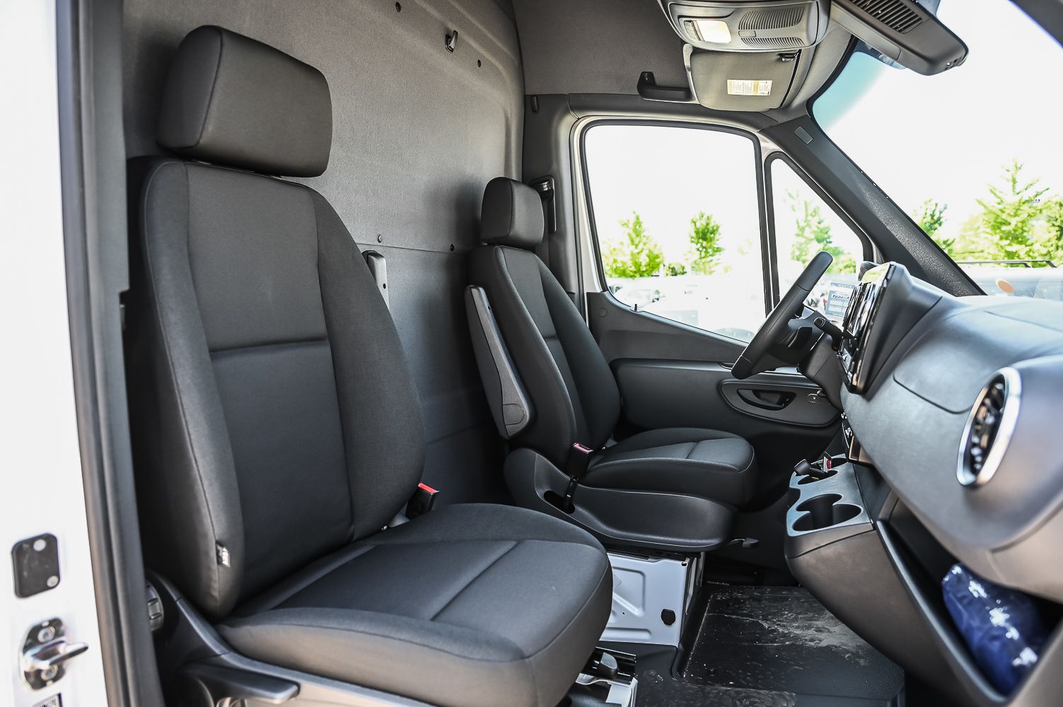 2025 Mercedes-Benz ESprinter in Dollard-des-Ormeaux, Quebec