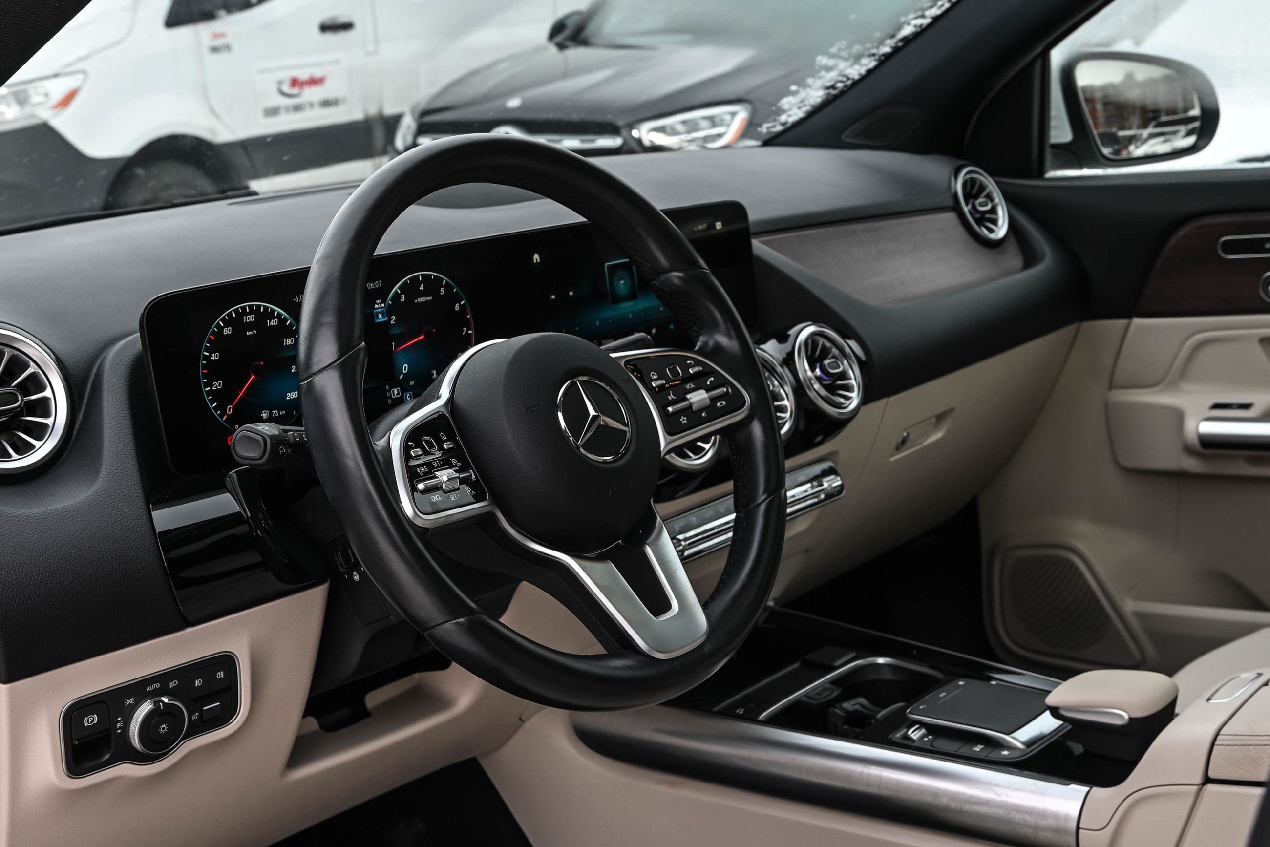 Mercedes-Benz GLA250  2023