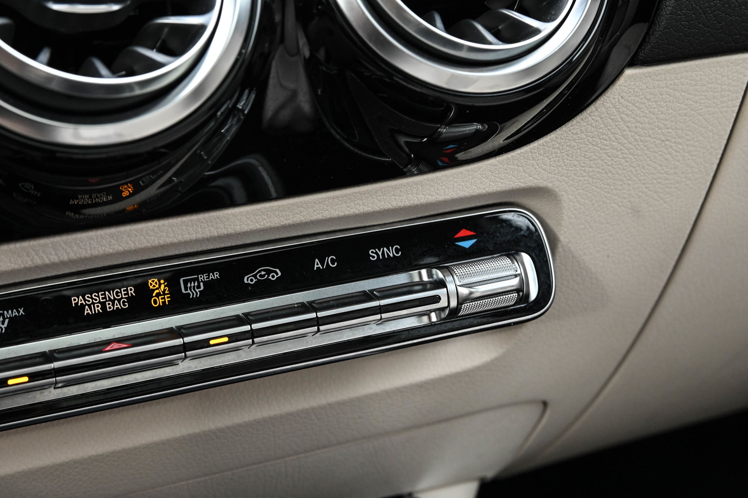 Mercedes-Benz GLA250  2023