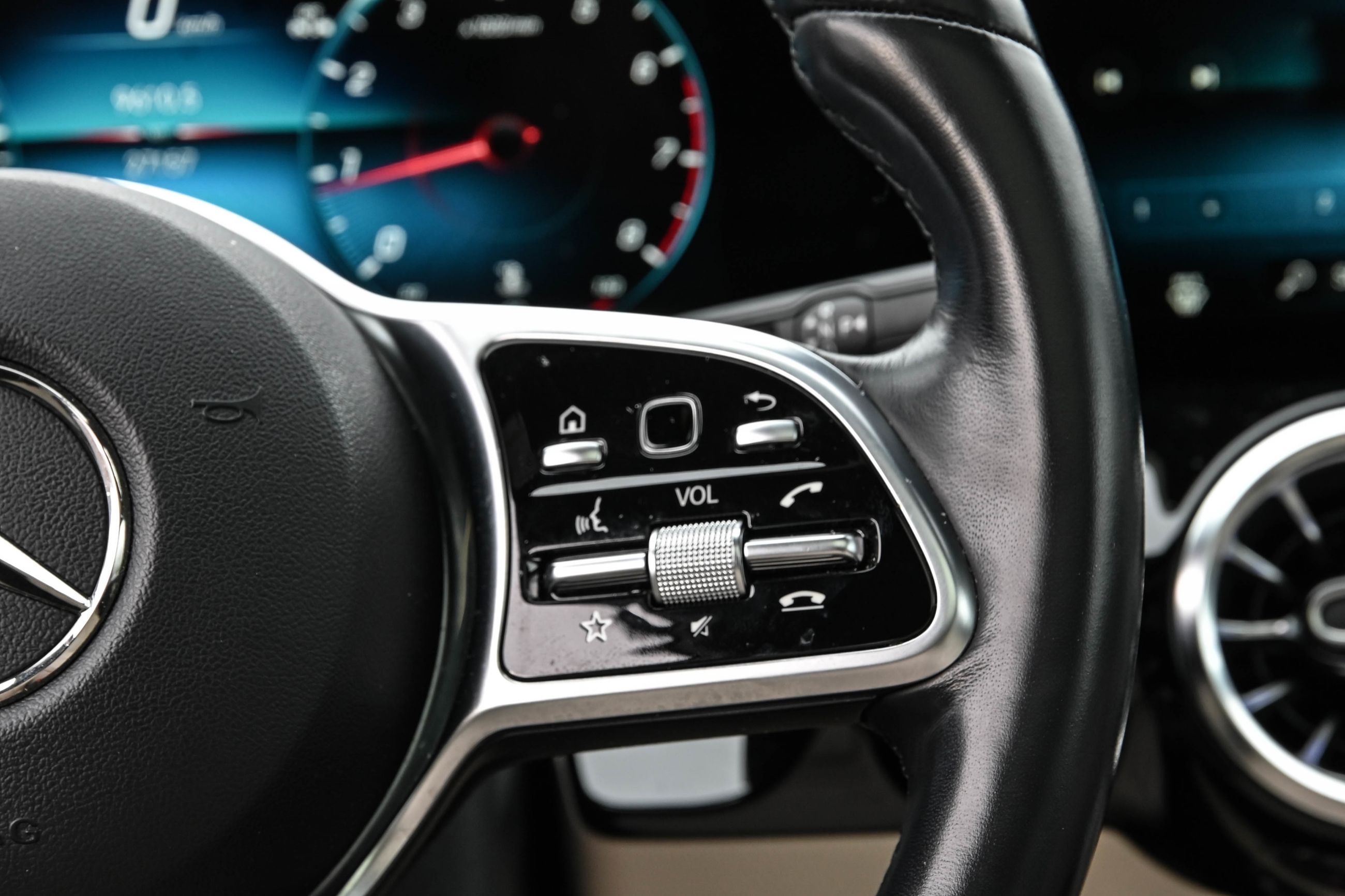 Mercedes-Benz GLA250  2023