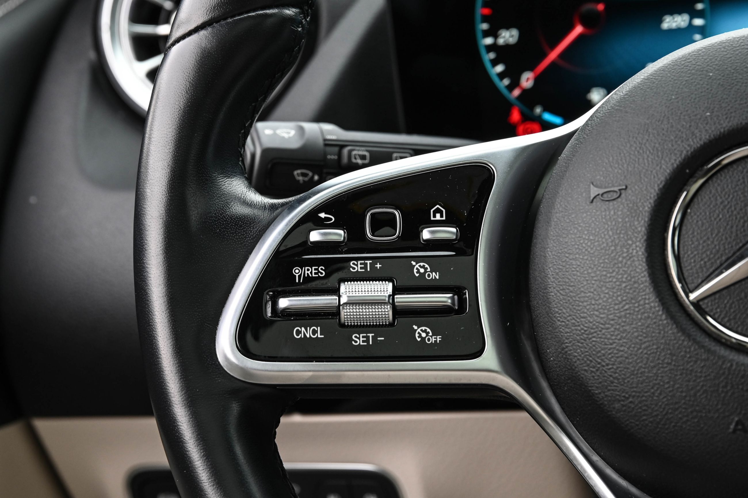 Mercedes-Benz GLA250  2023