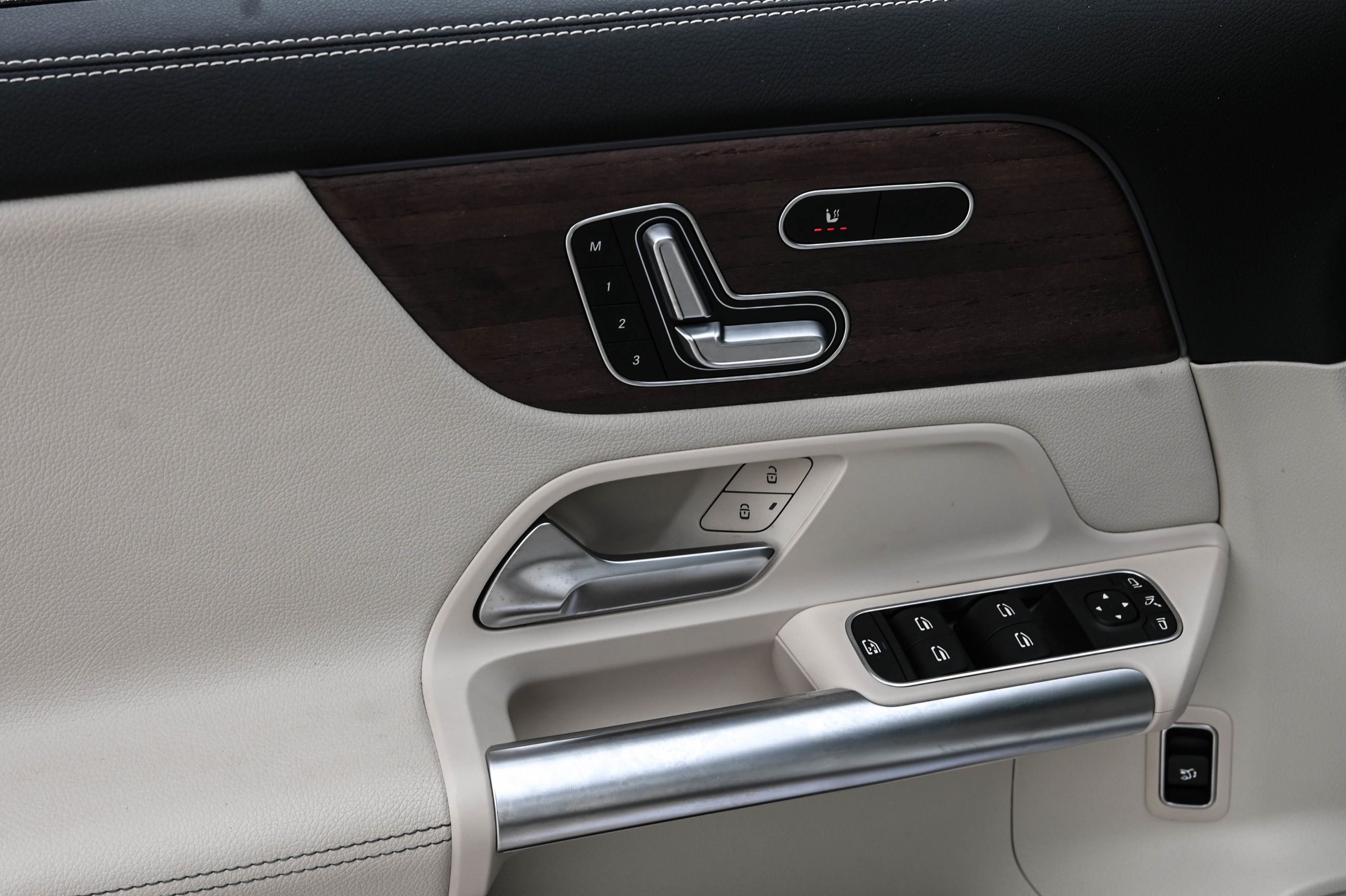 Mercedes-Benz GLA250  2023