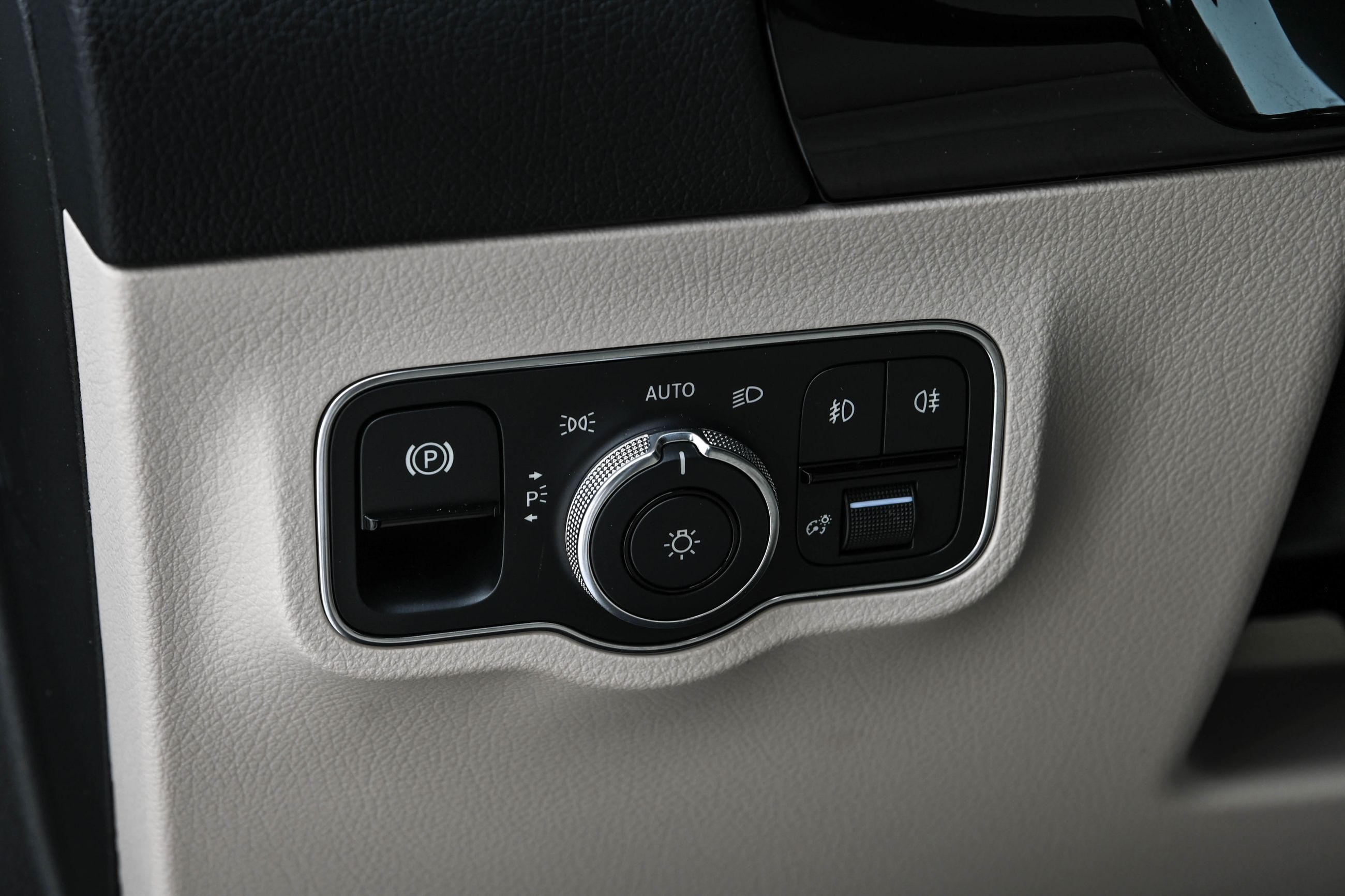 Mercedes-Benz GLA250  2023