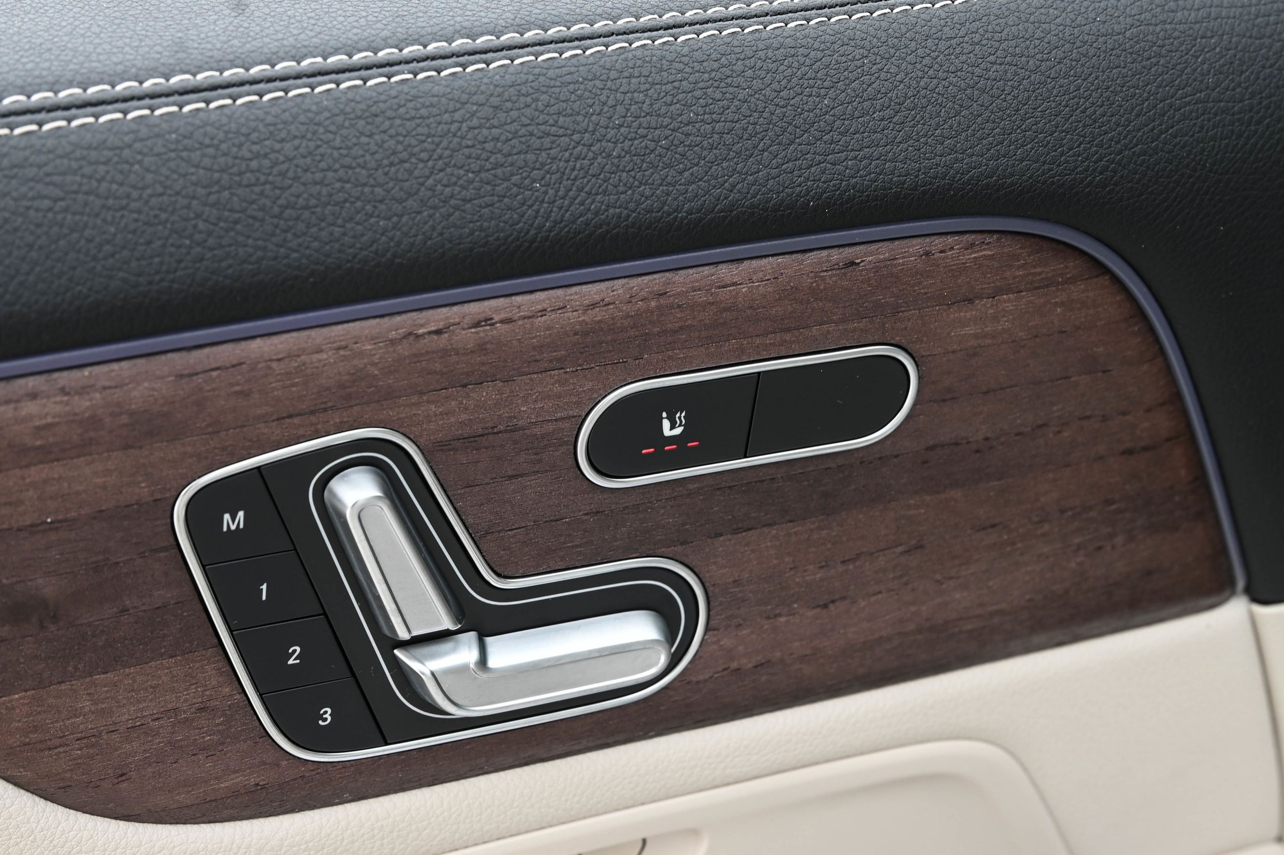 Mercedes-Benz GLA250  2023