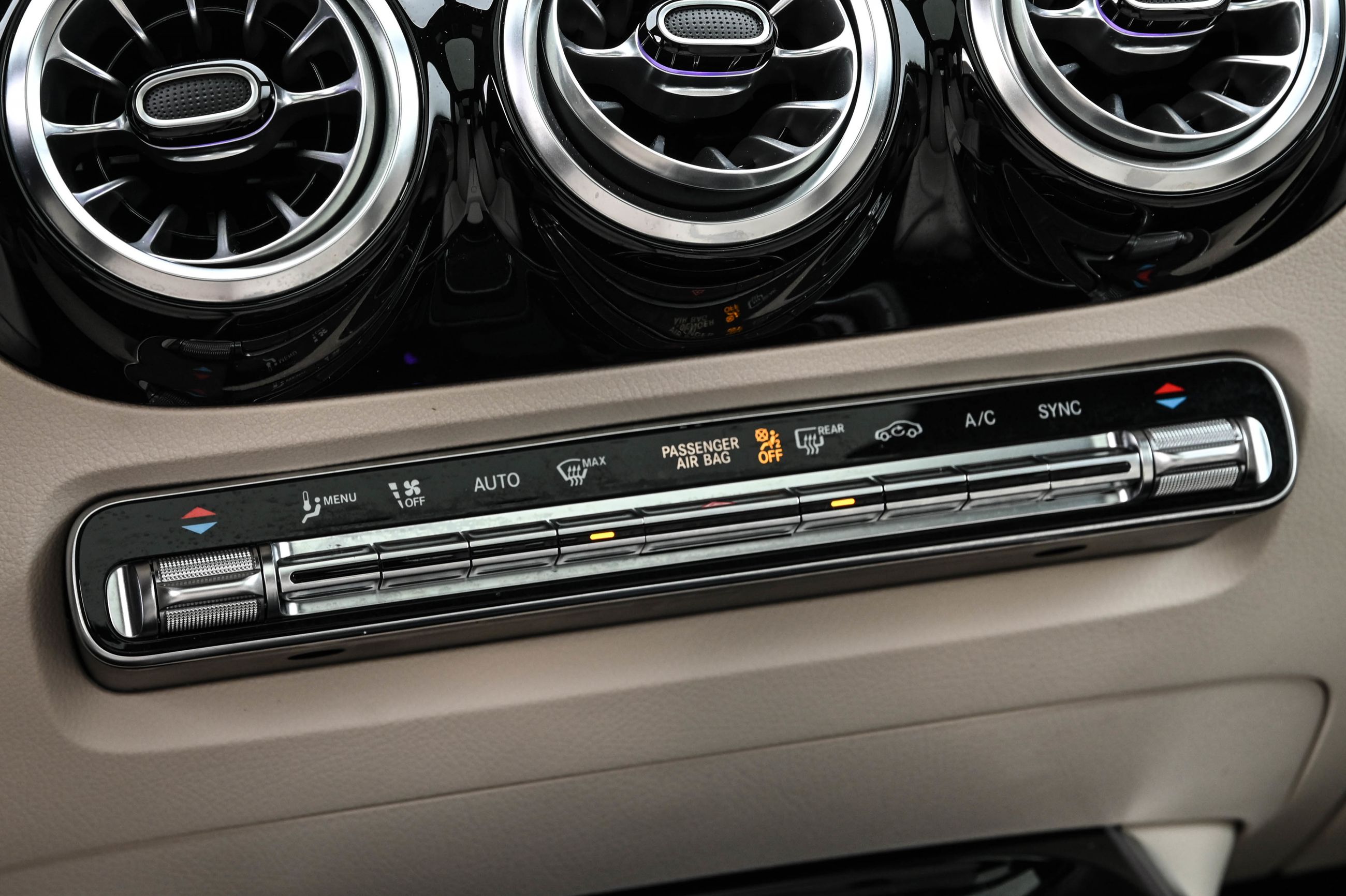 Mercedes-Benz GLA250  2023