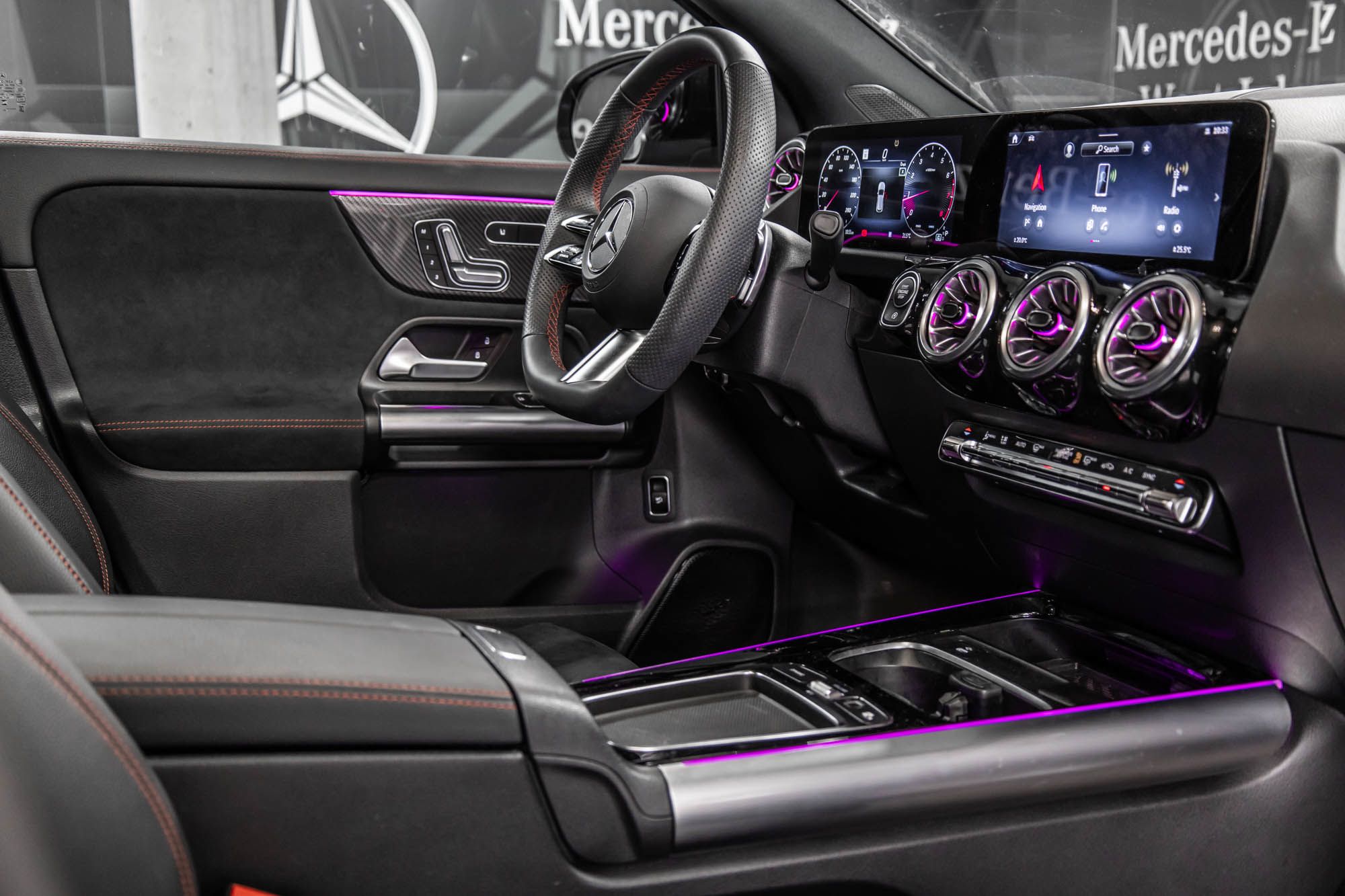 Mercedes-Benz GLA250  2025