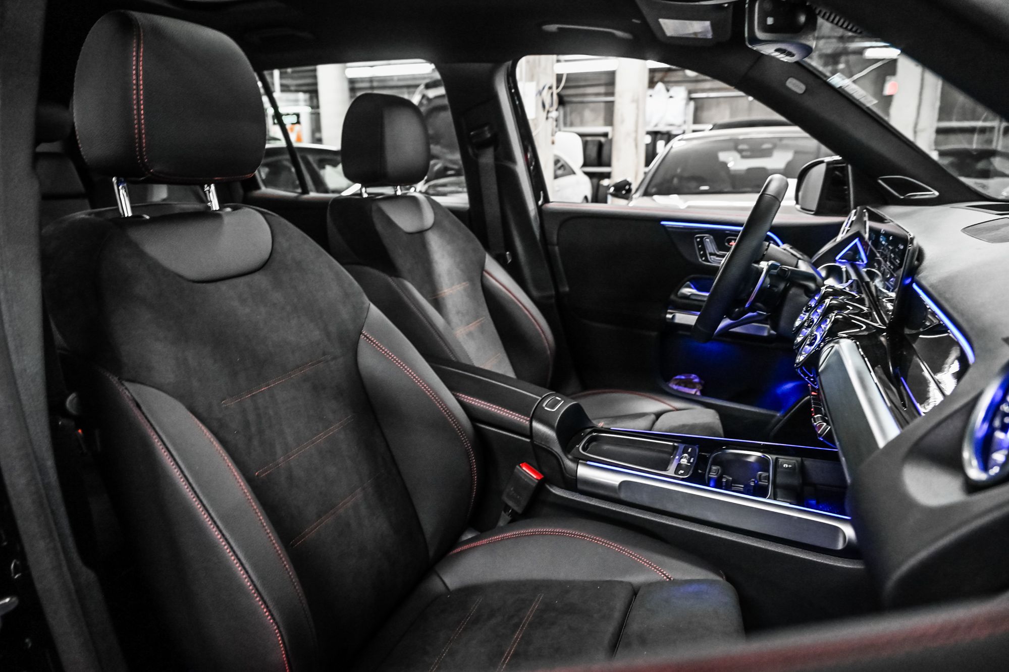 Mercedes-Benz GLB  2025