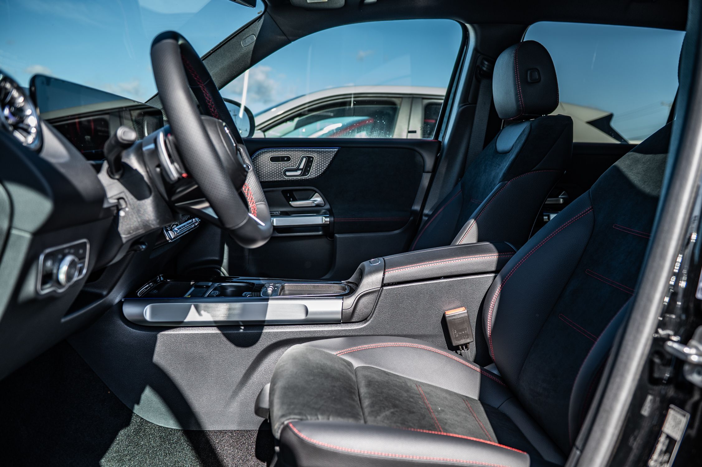 Mercedes-Benz GLB  2026