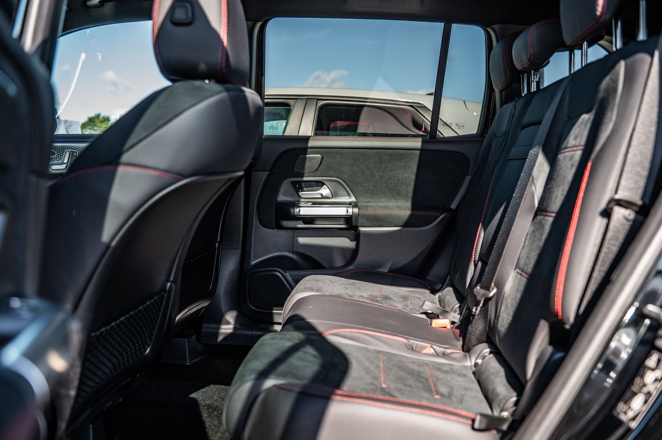 Mercedes-Benz GLB  2026