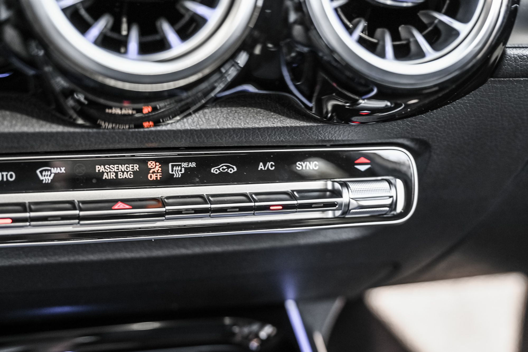 2026 Mercedes-Benz GLB in Dollard-des-Ormeaux, Quebec
