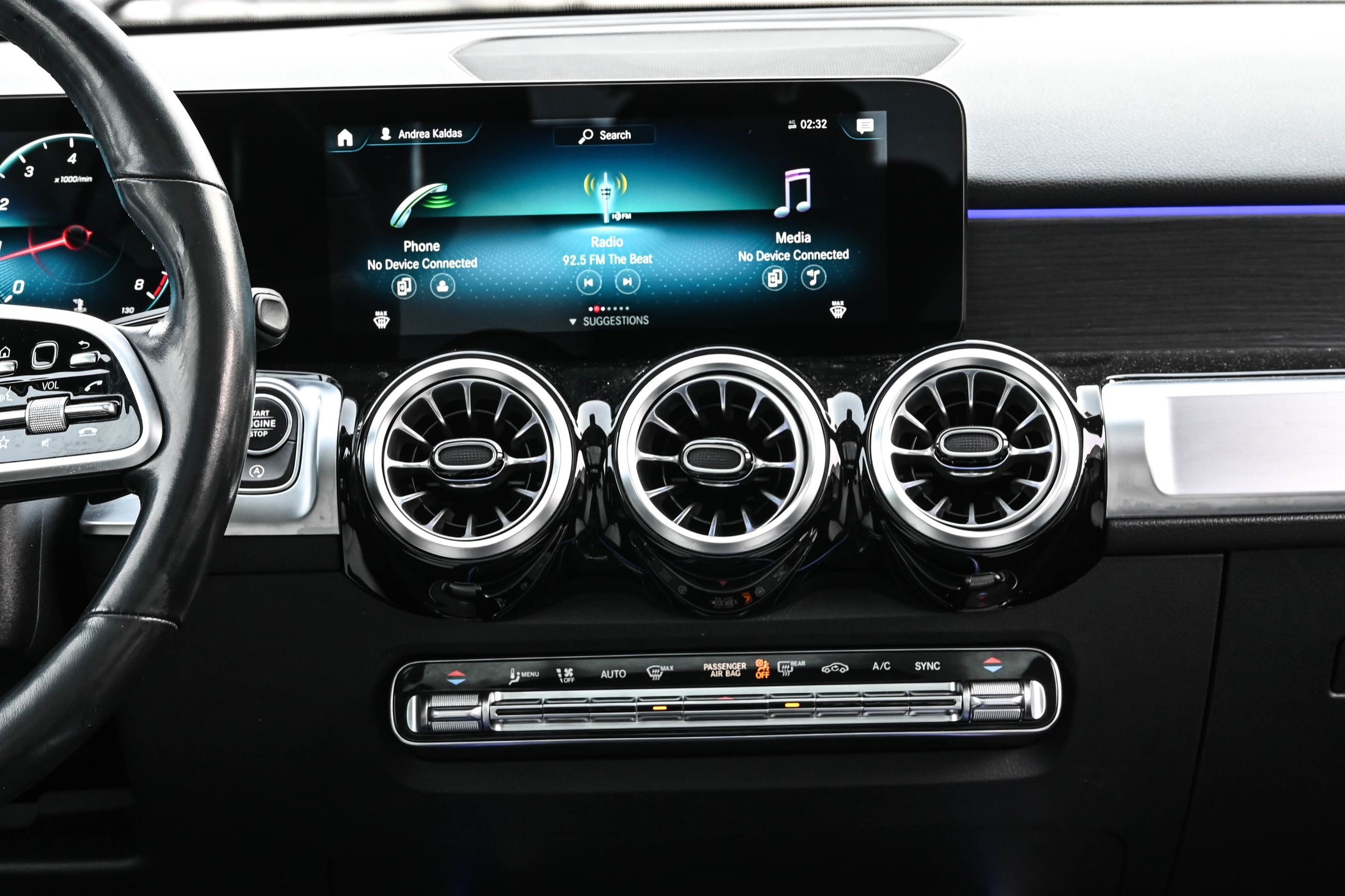 Mercedes-Benz GLB250  2022