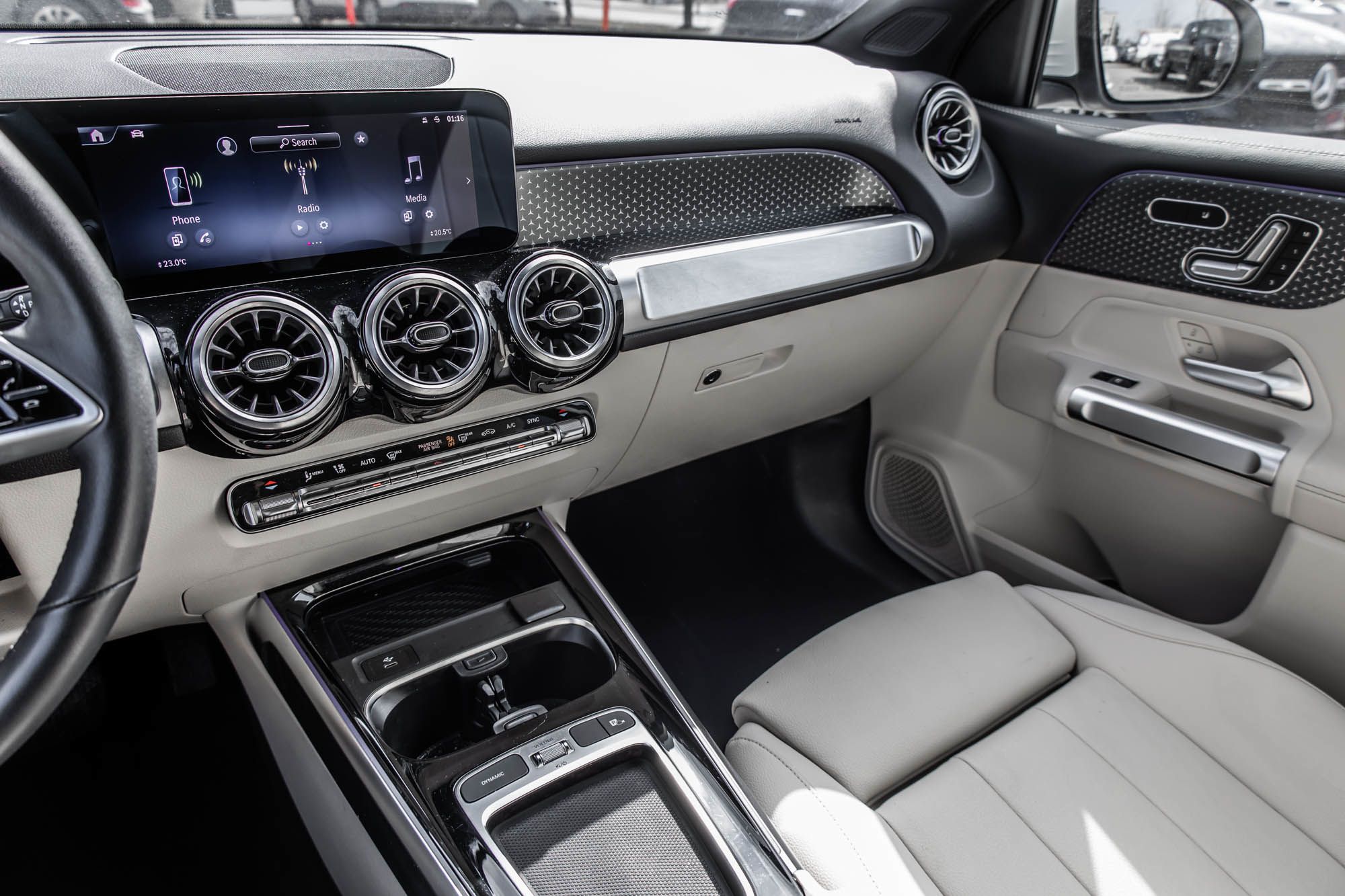 Mercedes-Benz GLB250  2025