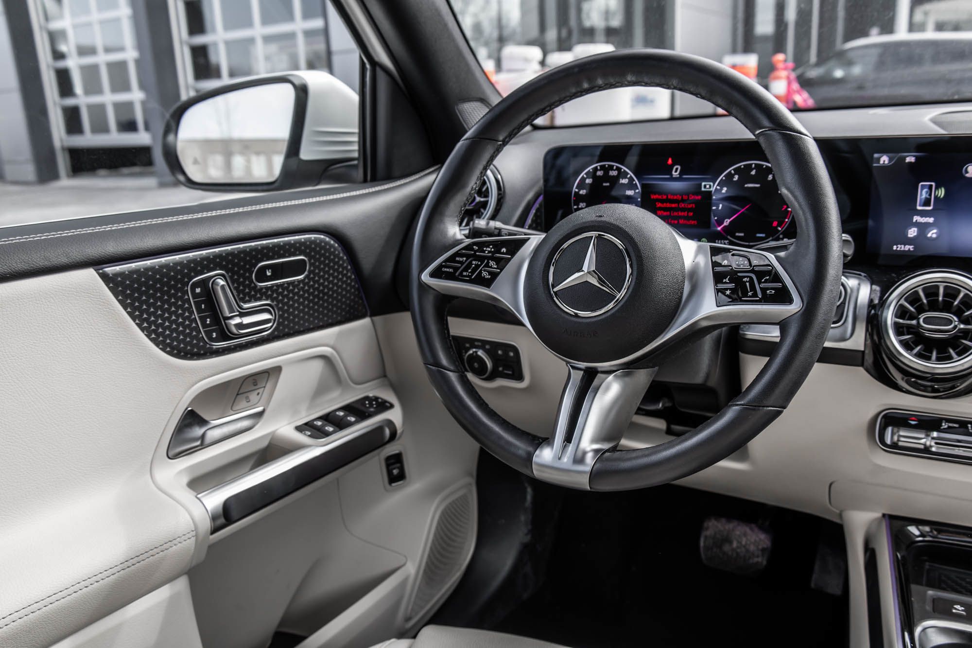 Mercedes-Benz GLB250  2025