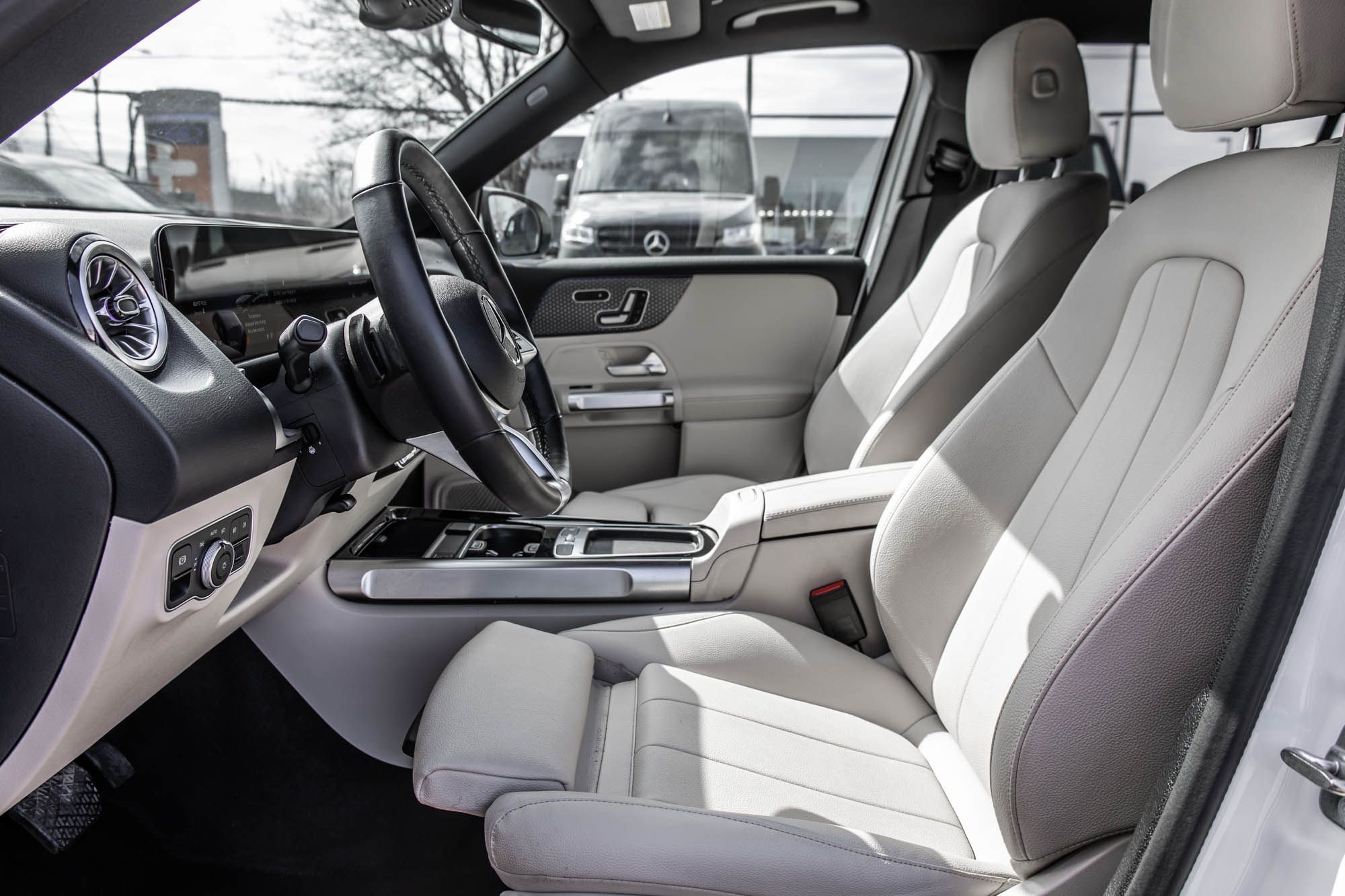 Mercedes-Benz GLB250  2025