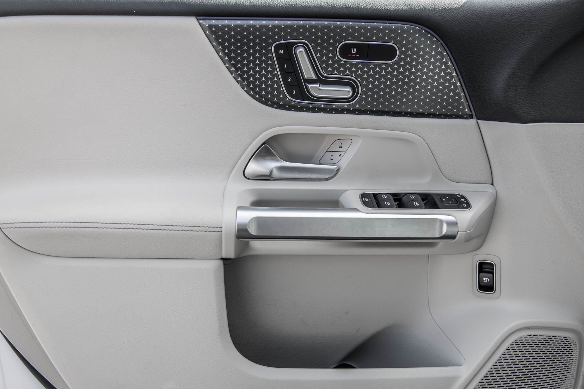 Mercedes-Benz GLB250  2025