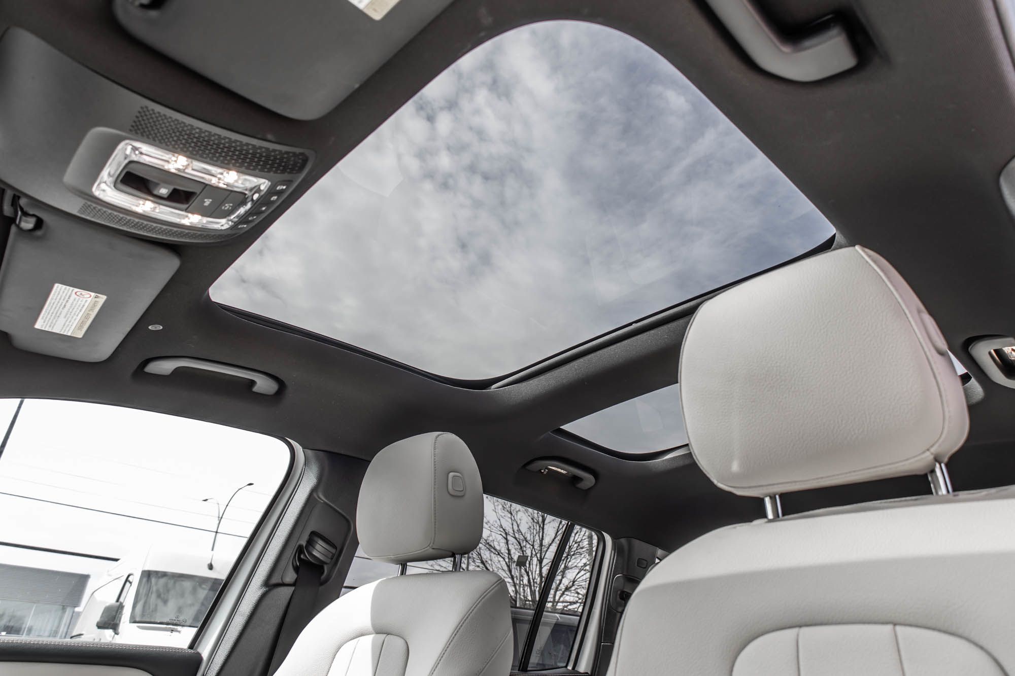 Mercedes-Benz GLB250  2025