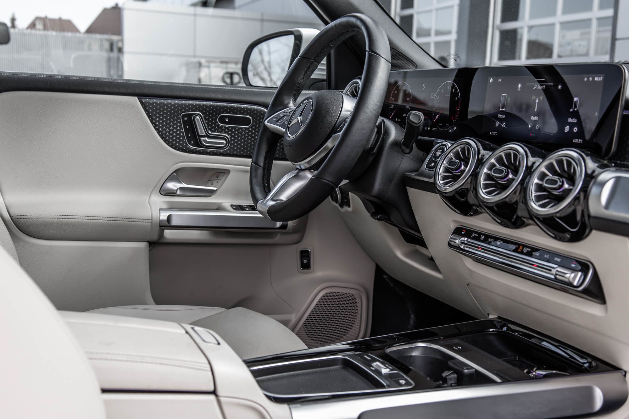 Mercedes-Benz GLB250  2025