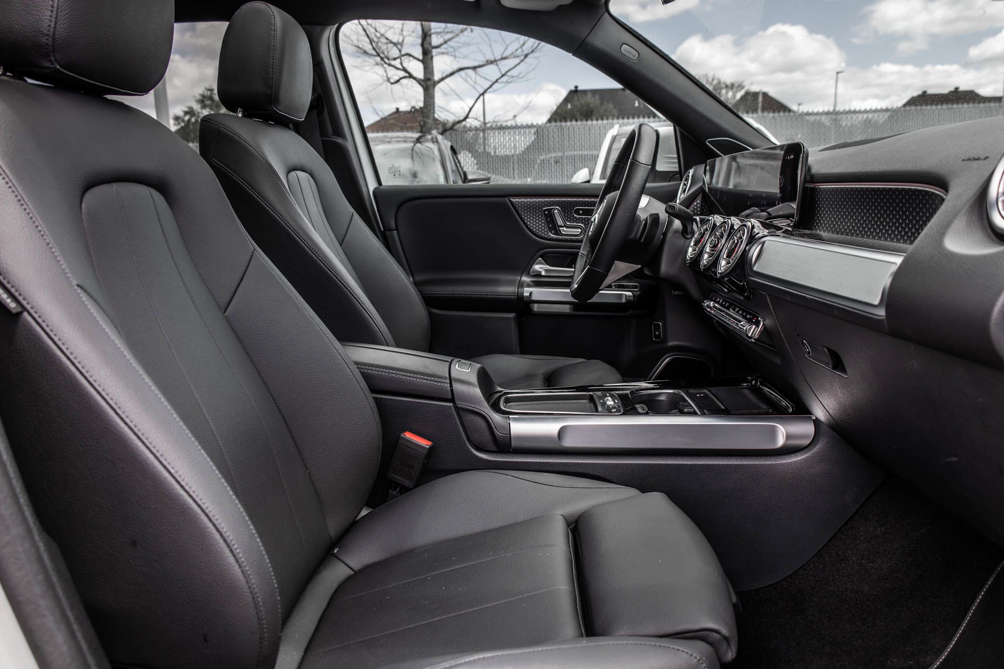 2025 Mercedes-Benz GLB250