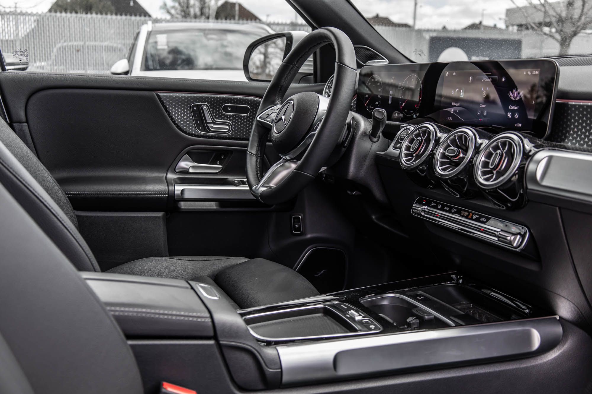 2025 Mercedes-Benz GLB250