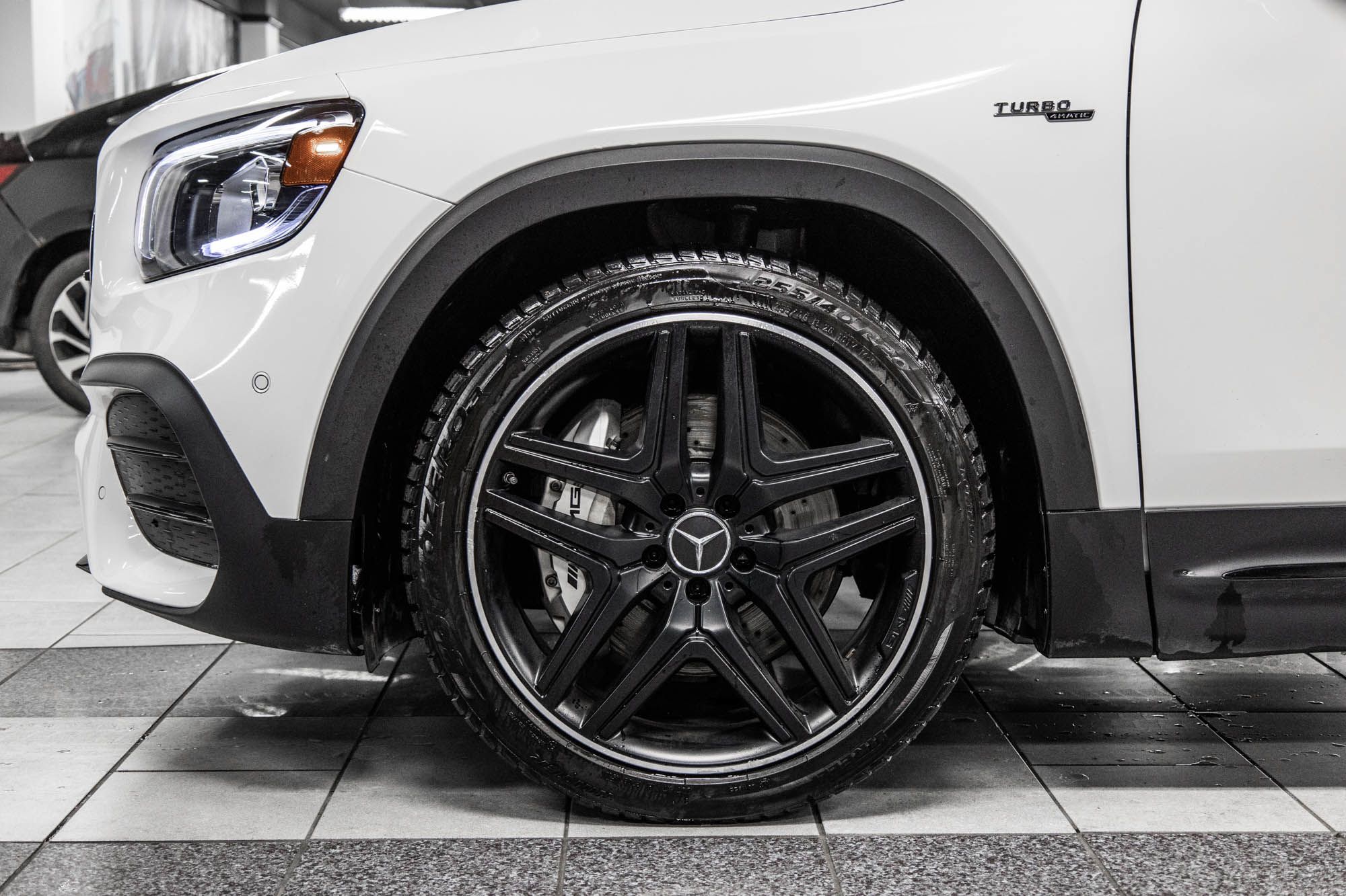 Mercedes-Benz GLB35 AMG  2021