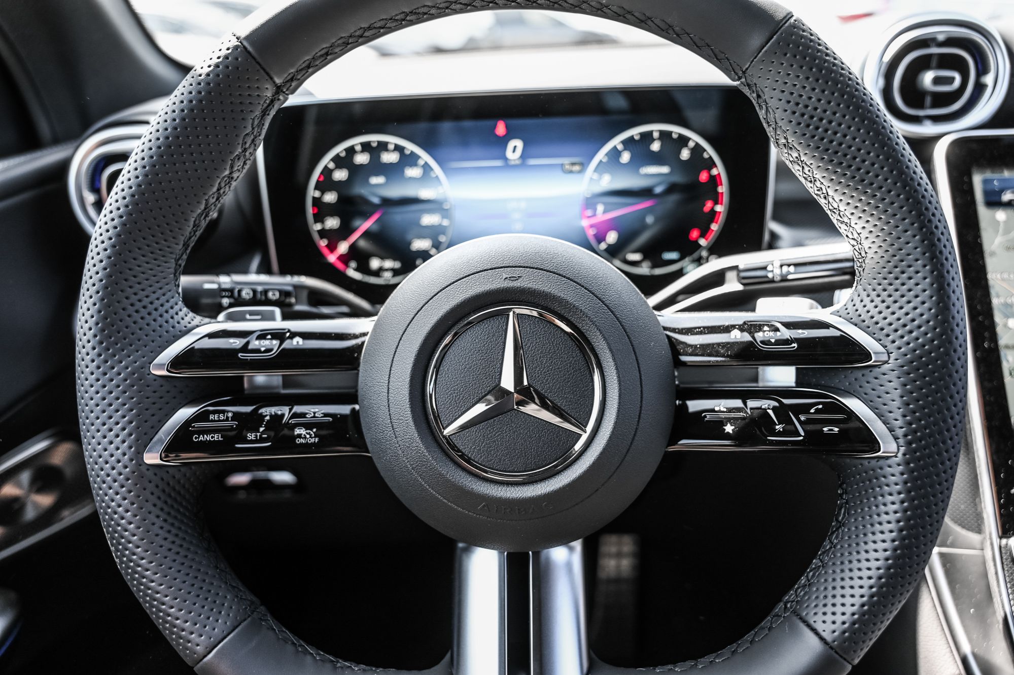 2027 Mercedes-Benz GLC in Dollard-des-Ormeaux, Quebec