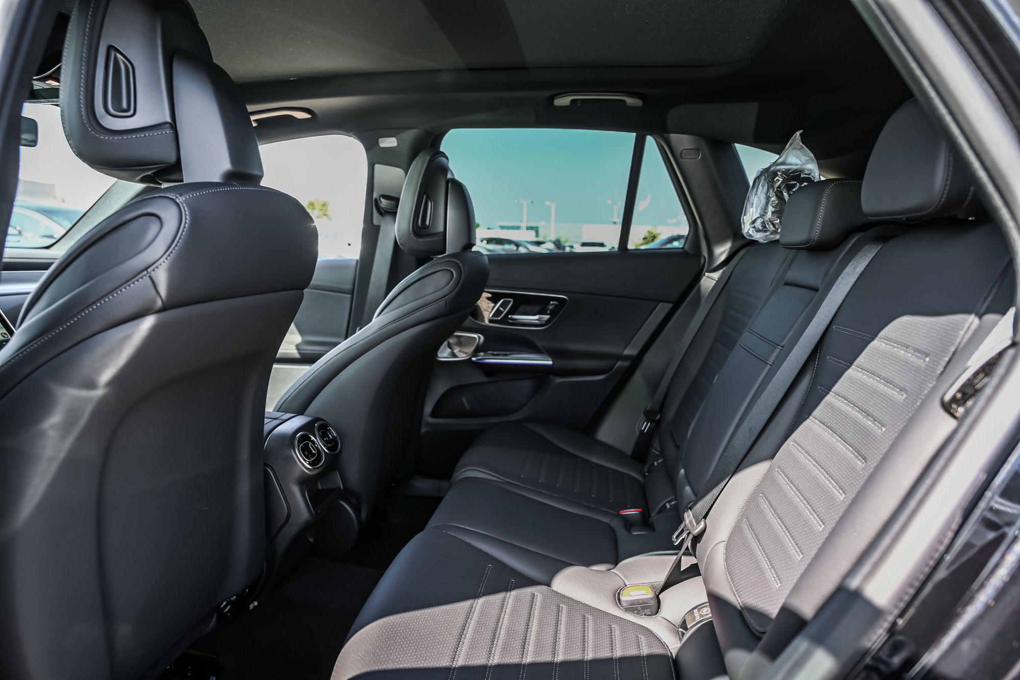 2027 Mercedes-Benz GLC in Dollard-des-Ormeaux, Quebec