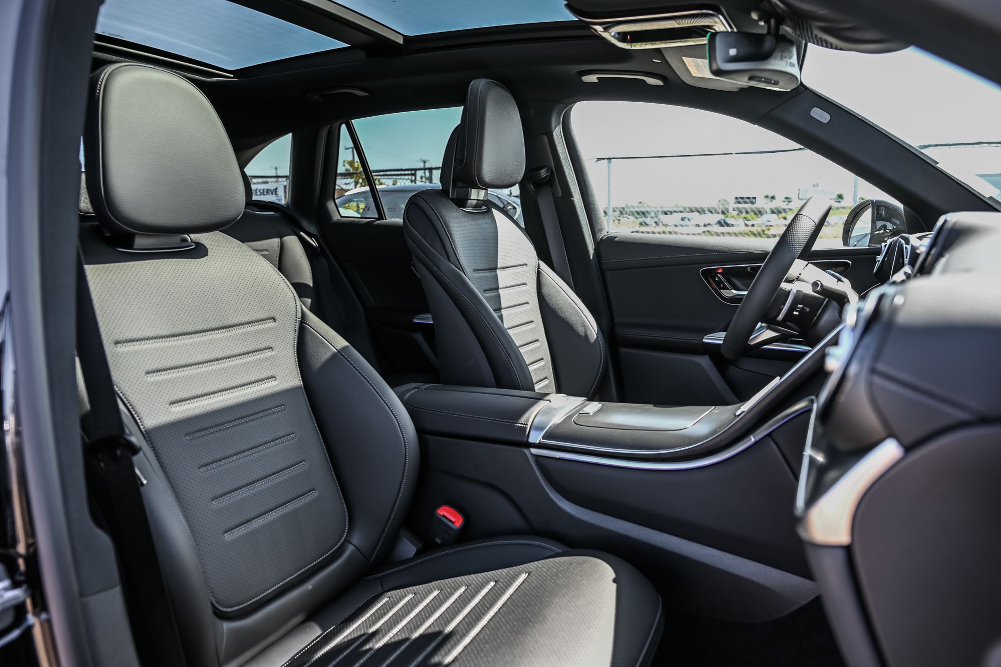 2027 Mercedes-Benz GLC in Dollard-des-Ormeaux, Quebec