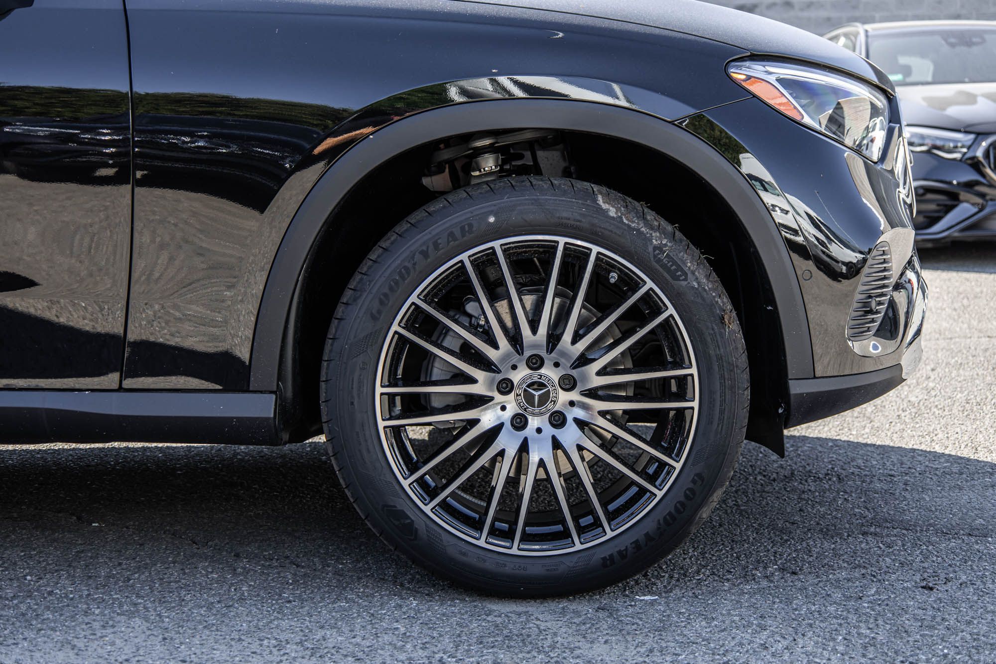 2027 Mercedes-Benz GLC in Dollard-des-Ormeaux, Quebec