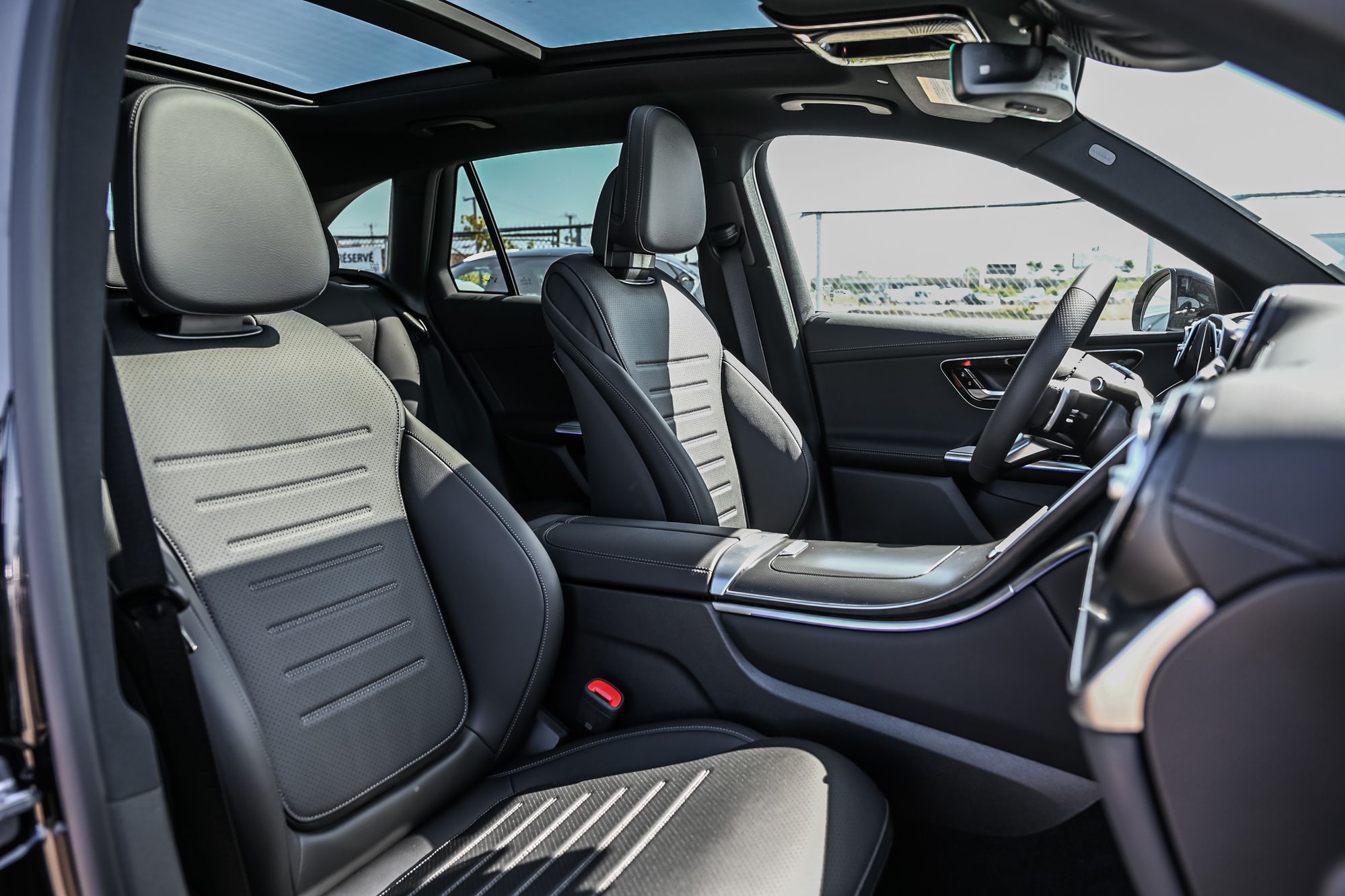 2027 Mercedes-Benz GLC in Dollard-des-Ormeaux, Quebec