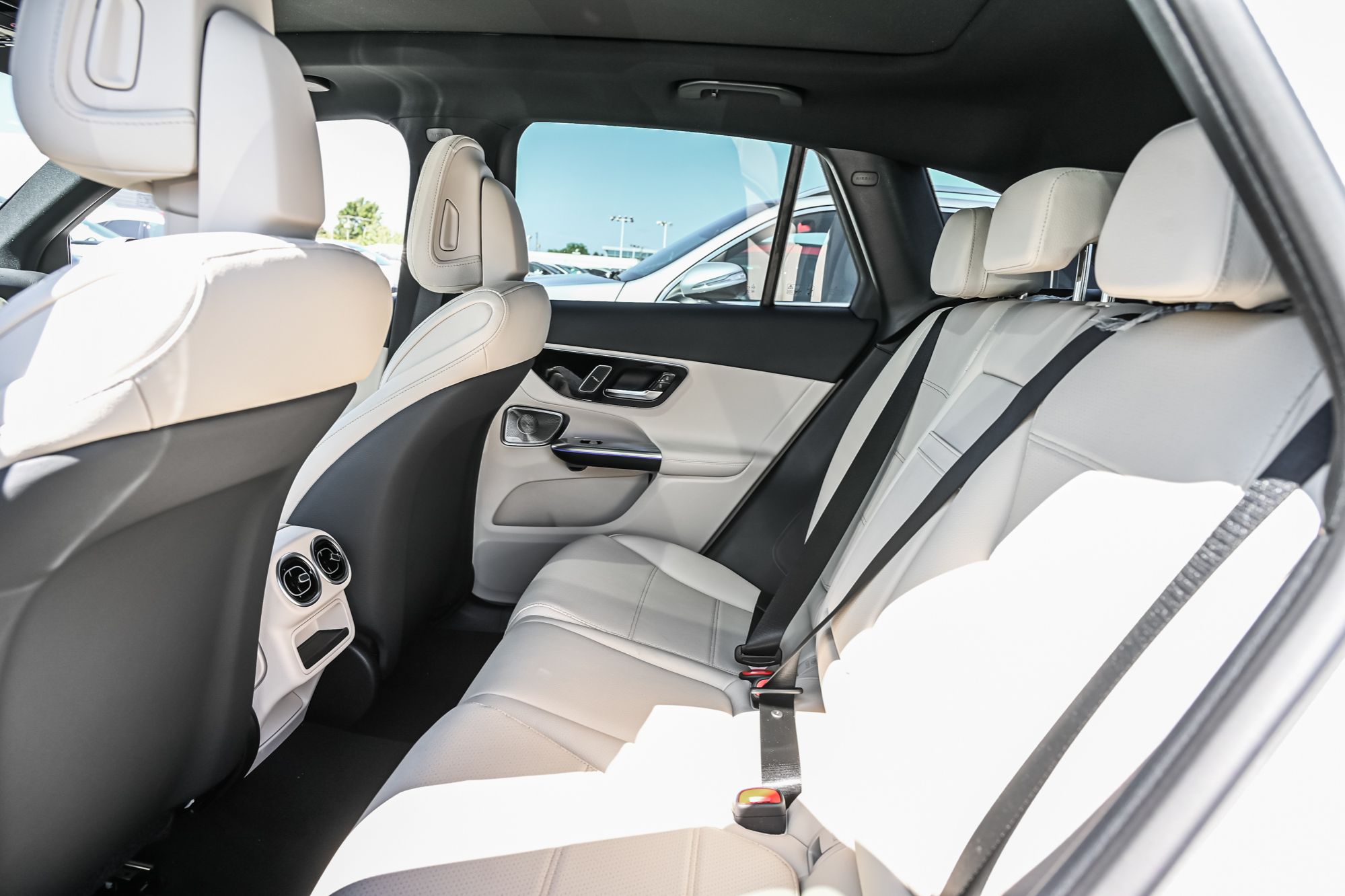 Mercedes-Benz GLC  2027 à Dollard-des-Ormeaux, Québec