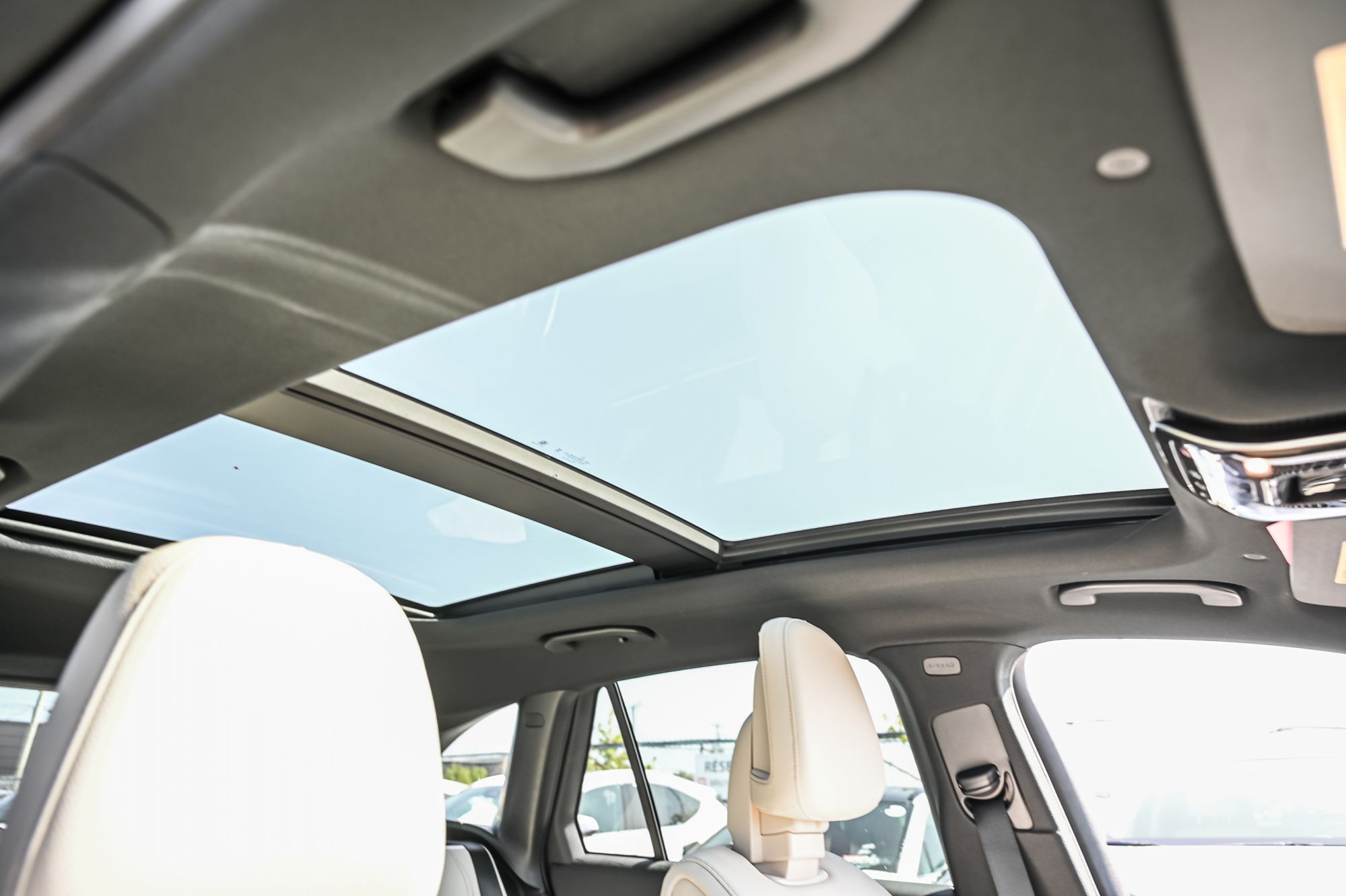 Mercedes-Benz GLC  2027 à Dollard-des-Ormeaux, Québec
