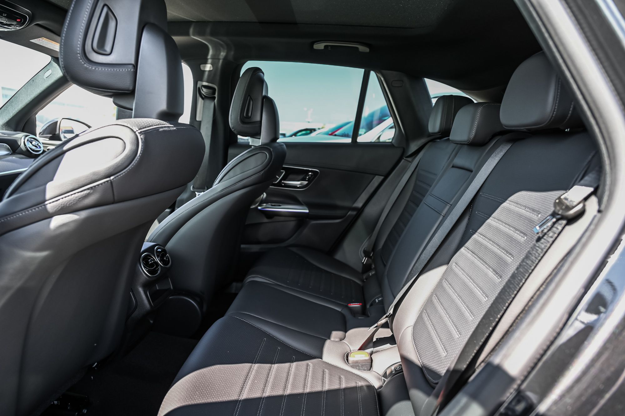 Mercedes-Benz GLC  2027 à Dollard-des-Ormeaux, Québec