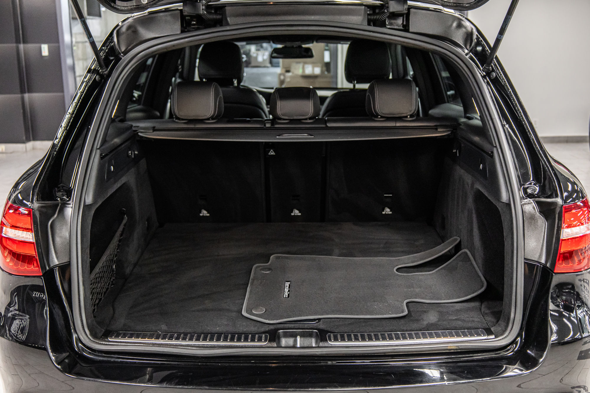 2018 Mercedes-Benz GLC300 in Dollard-des-Ormeaux, Quebec