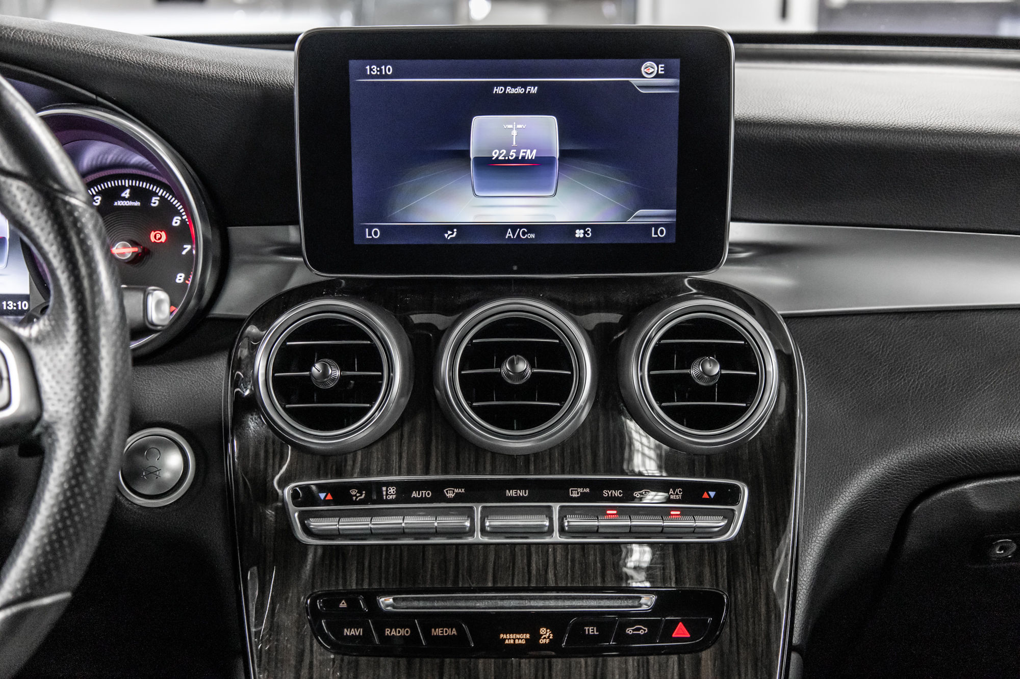 2018 Mercedes-Benz GLC300 in Dollard-des-Ormeaux, Quebec