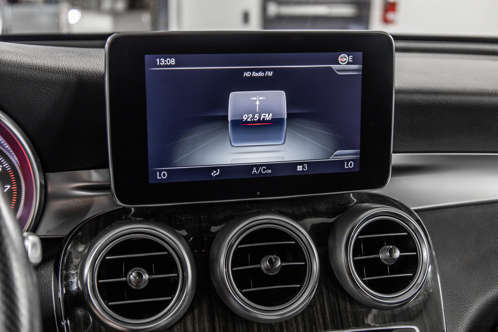 2018 Mercedes-Benz GLC300 in Dollard-des-Ormeaux, Quebec