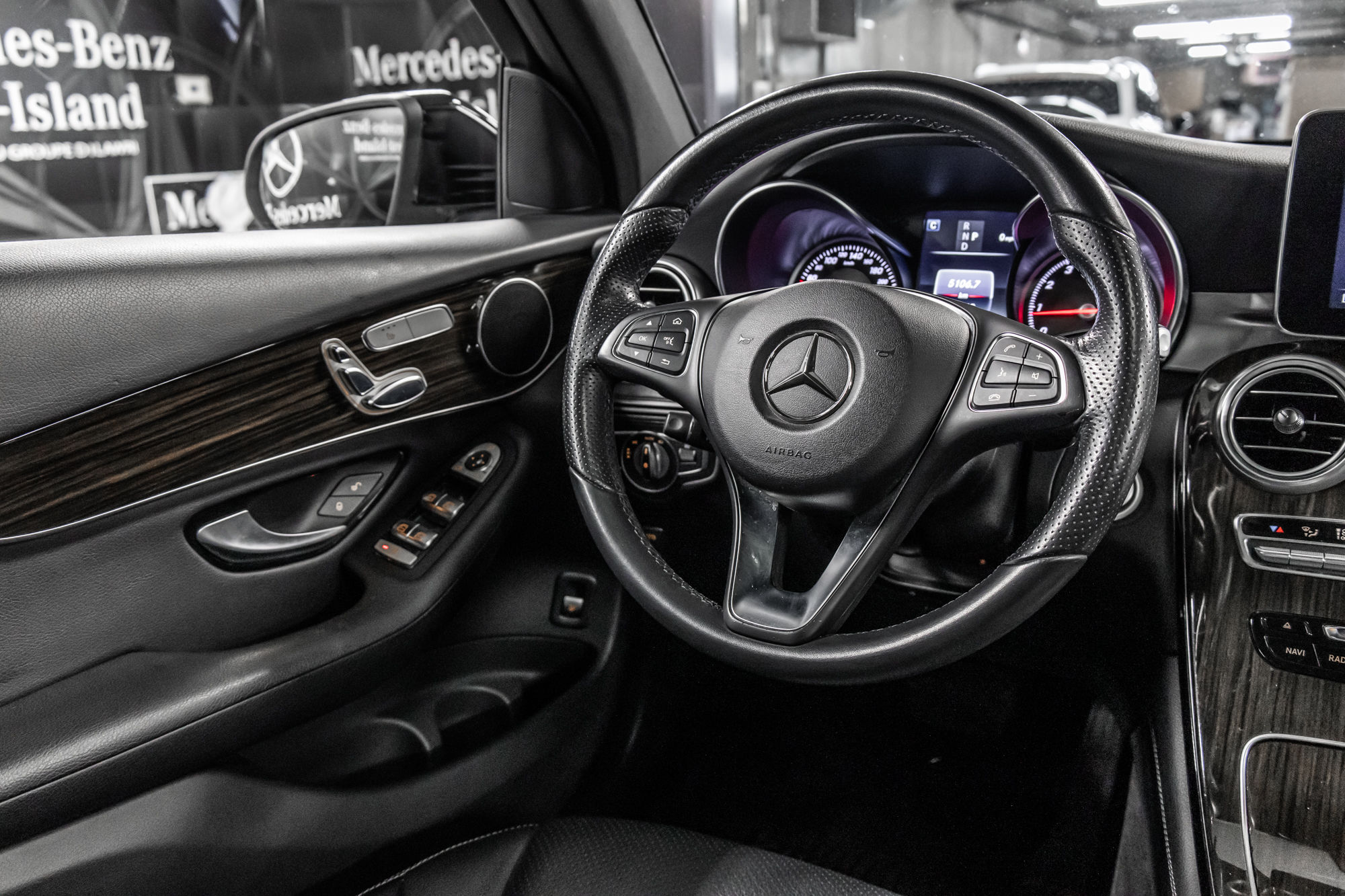 2018 Mercedes-Benz GLC300 in Dollard-des-Ormeaux, Quebec