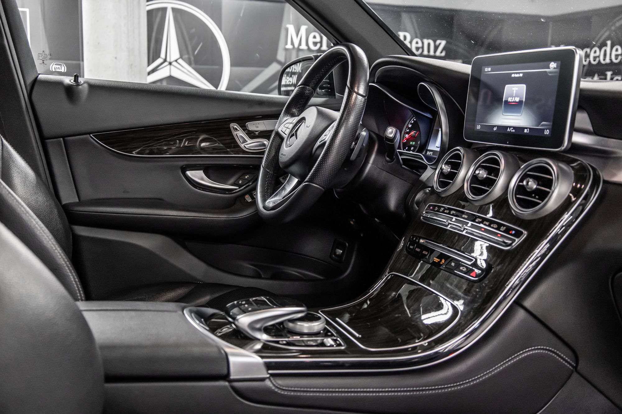 2018 Mercedes-Benz GLC300 in Dollard-des-Ormeaux, Quebec