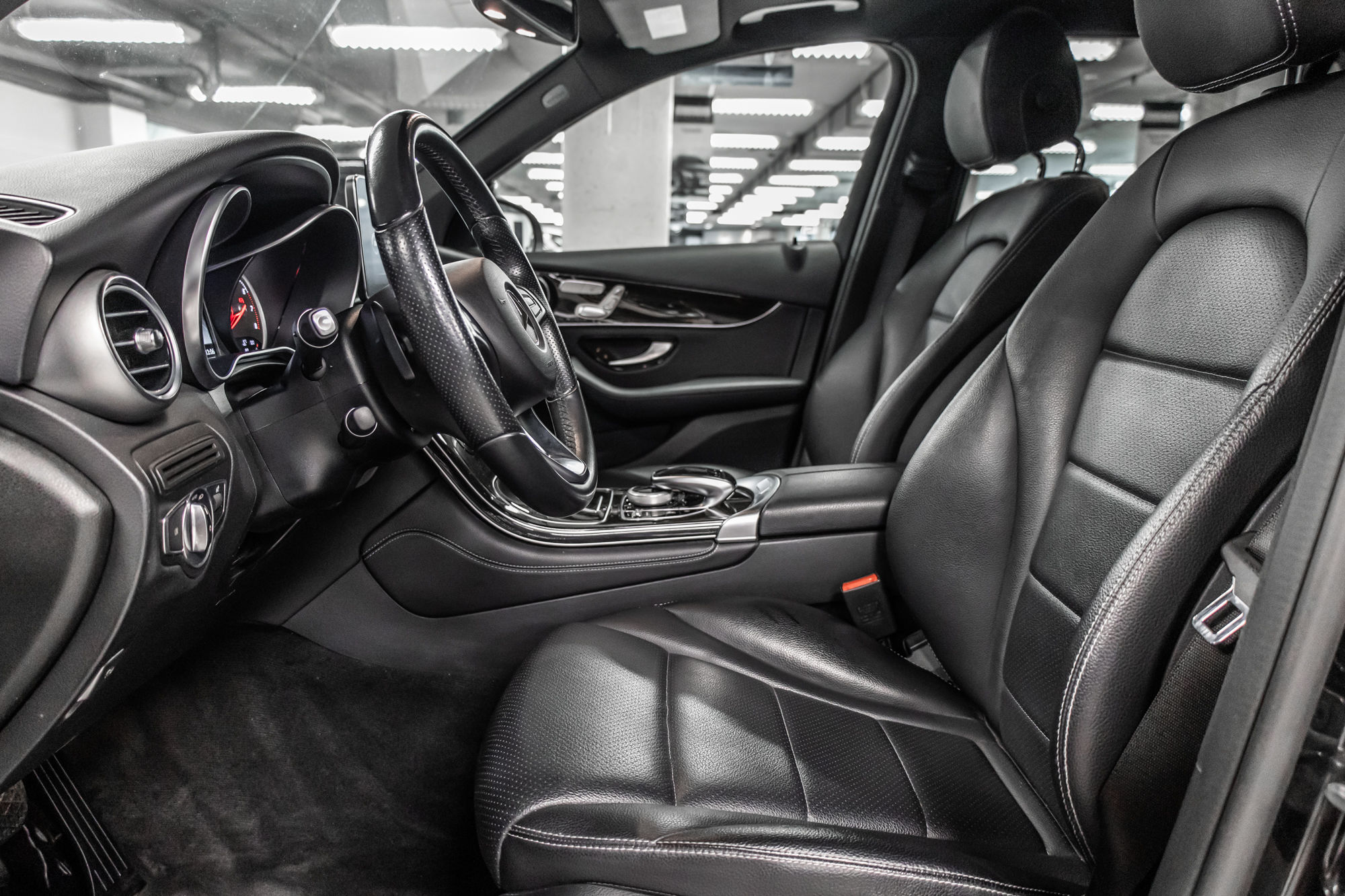 2018 Mercedes-Benz GLC300 in Dollard-des-Ormeaux, Quebec